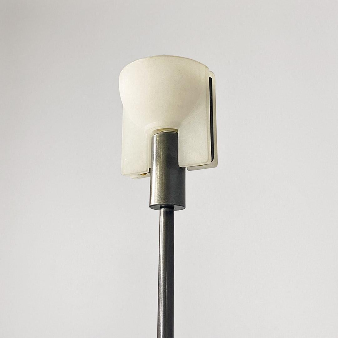 Lampada da terra, italiana moderna, in metallo e vetro opalino di Prandina 1980s For Sale 1
