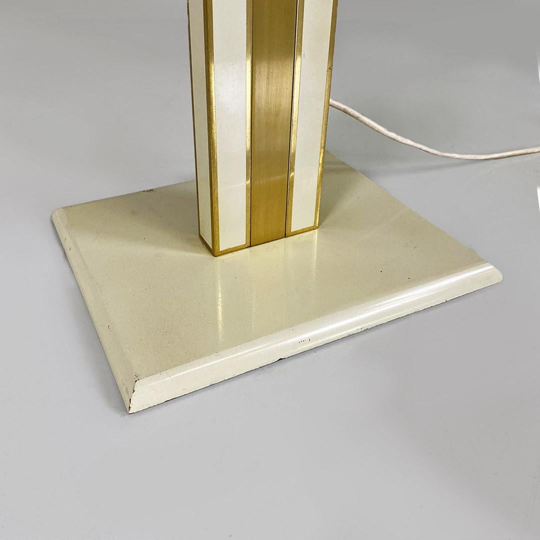Metal Lampada da terra italiana moderna, ottone, metallo e tessuto bianco crema, 1980s For Sale