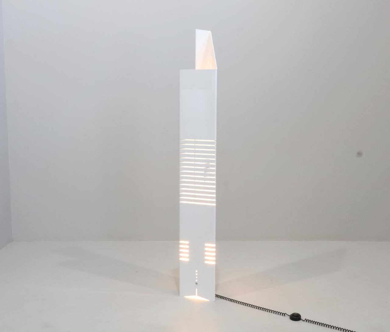 Lampada da terra Lorenzo Carmellini & Enrico Tronconi 'I Personaggi' in Bianco (Italienisch) im Angebot
