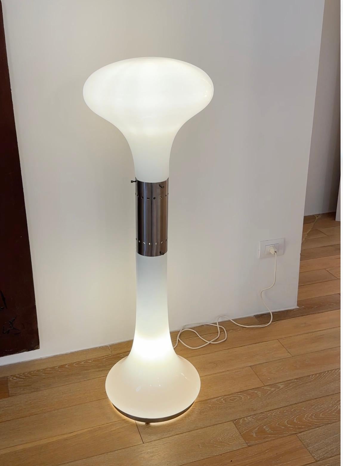 Mid-Century moderno Lampada da terra LT 220 in vetro di Murano, design di Carlo Nason per Mazzega in vendita