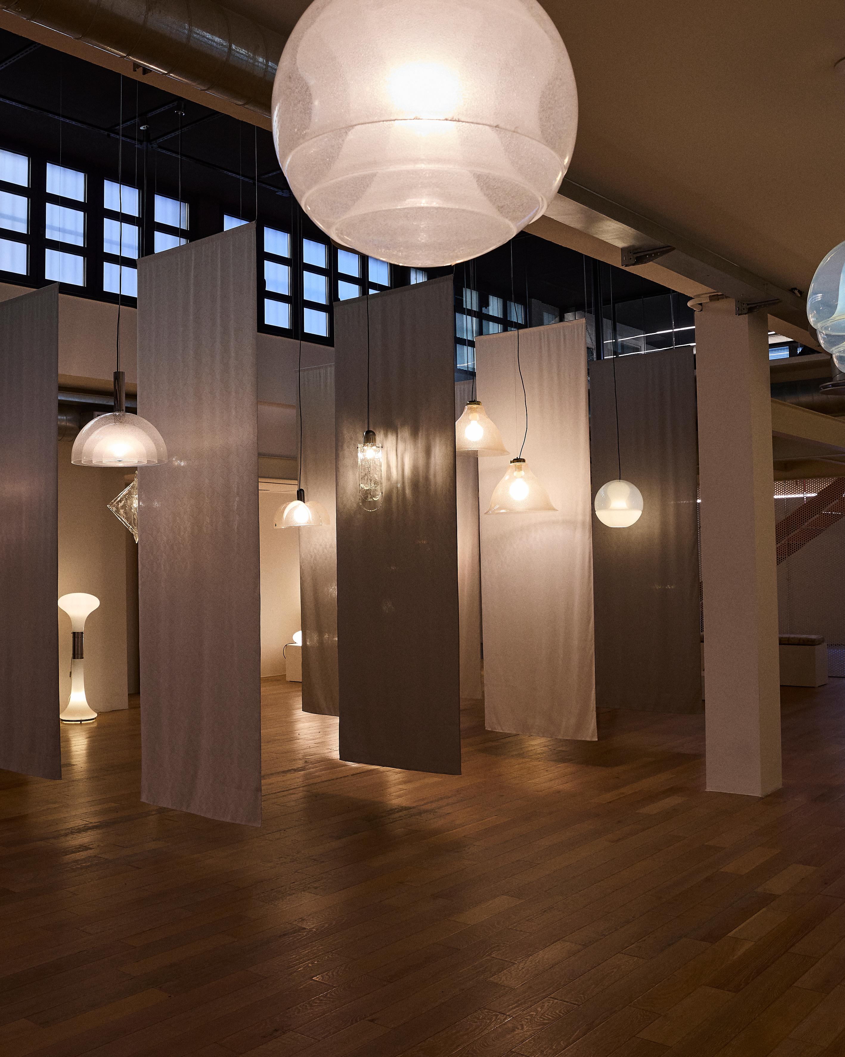 Lampada da terra LT 220 in vetro di Murano, design di Carlo Nason per Mazzega In condizioni buone in vendita a Milano, Lombardia