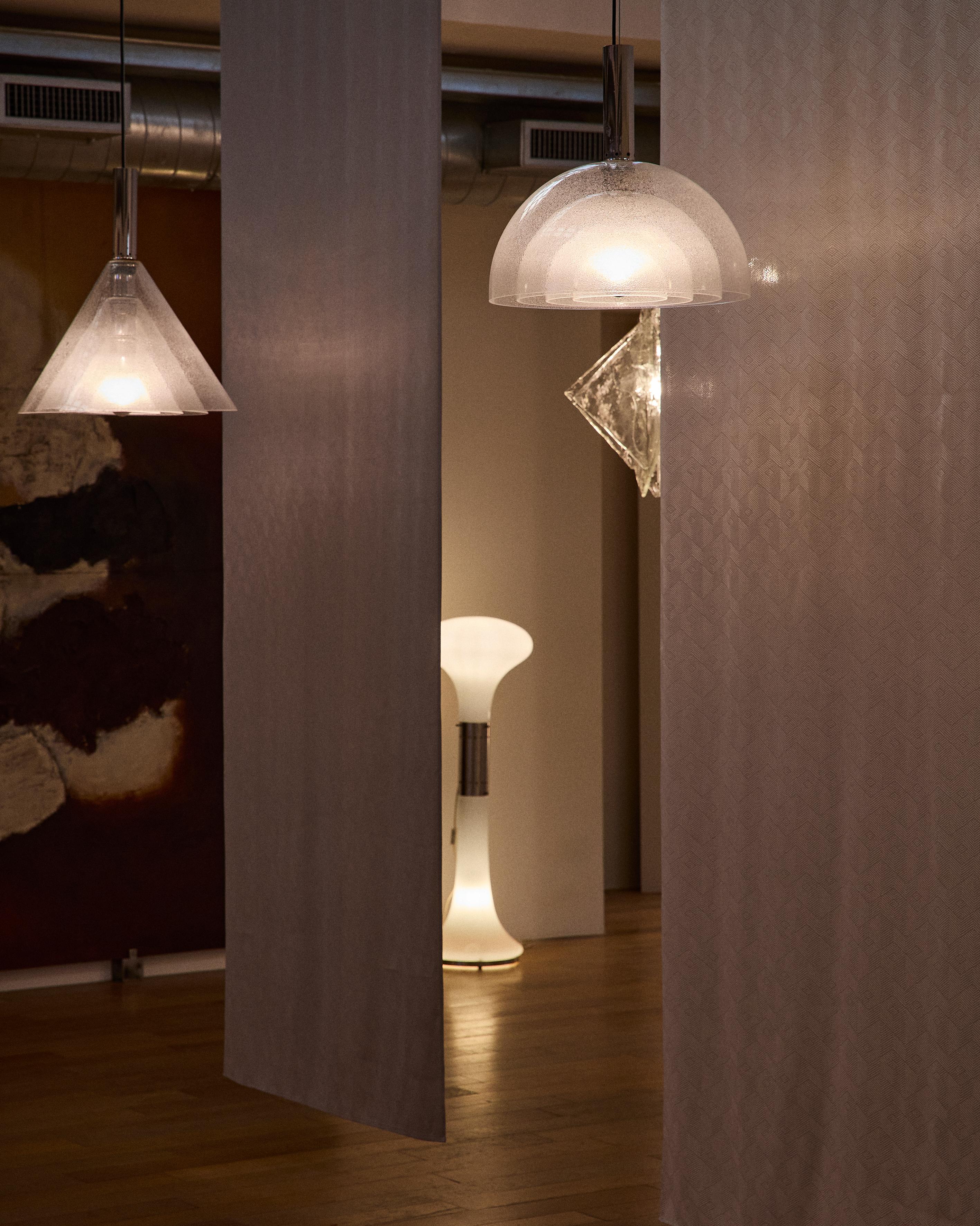 Late 20th Century Lampada da terra LT 220 in vetro di Murano, design di Carlo Nason per Mazzega in vendita