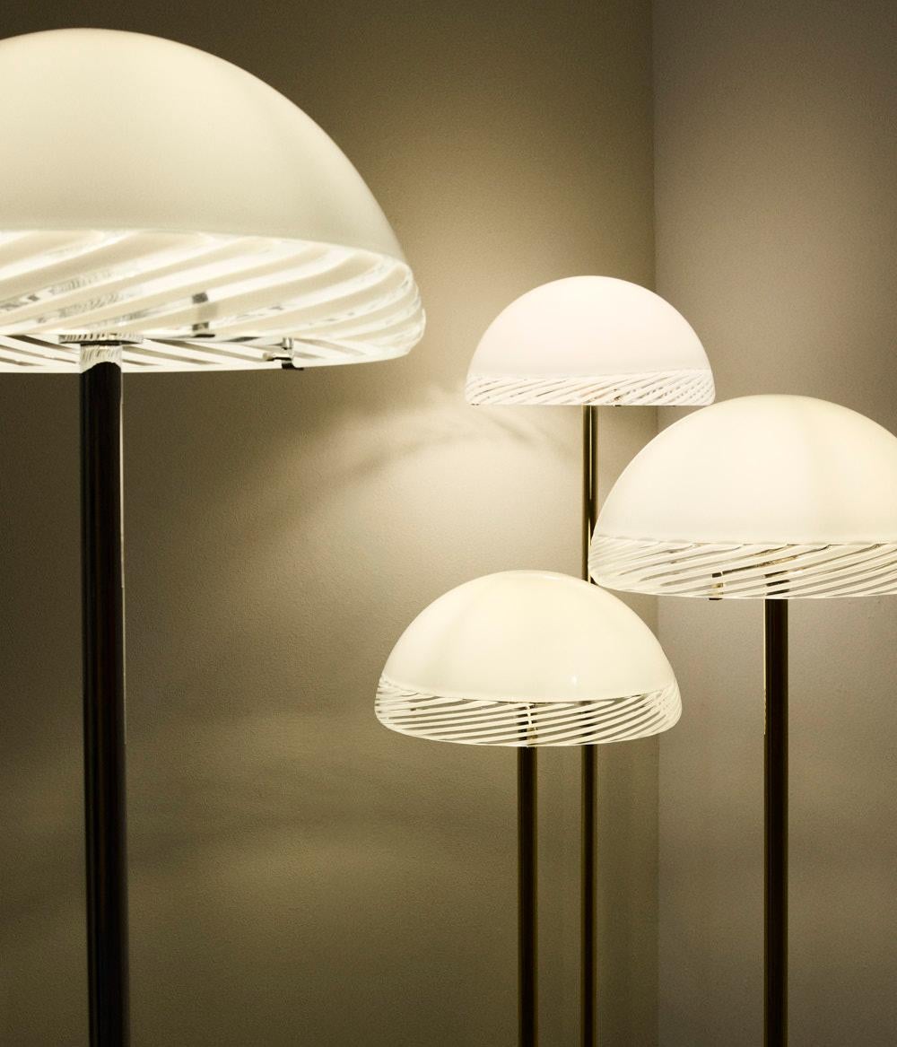 Italian Lampada da terra LT 350 in vetro di Murano, design di Carlo Nason per Mazzega in vendita
