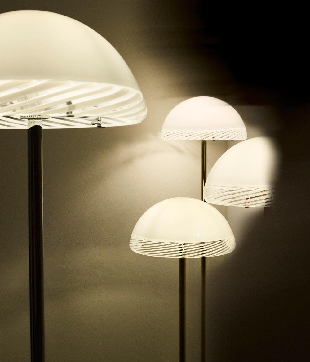 Mid-Century moderno Lampada da terra LT 351 in vetro di Murano, design di Carlo Nason per Mazzega in vendita