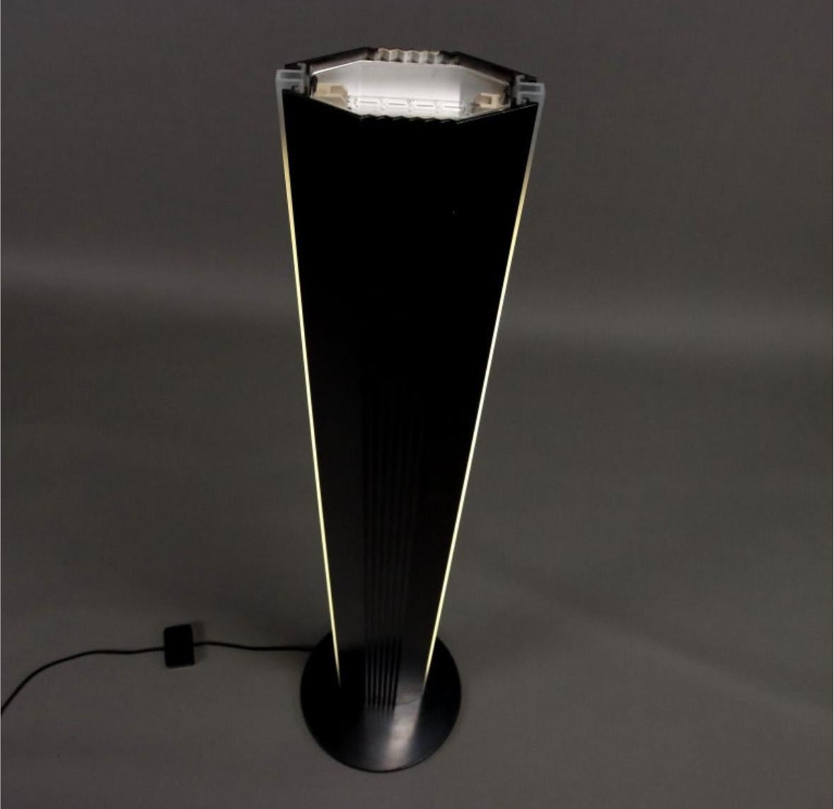 Late 20th Century Tronconi-Barbieri-Marinelli designer Manhattan floor lamp For Sale