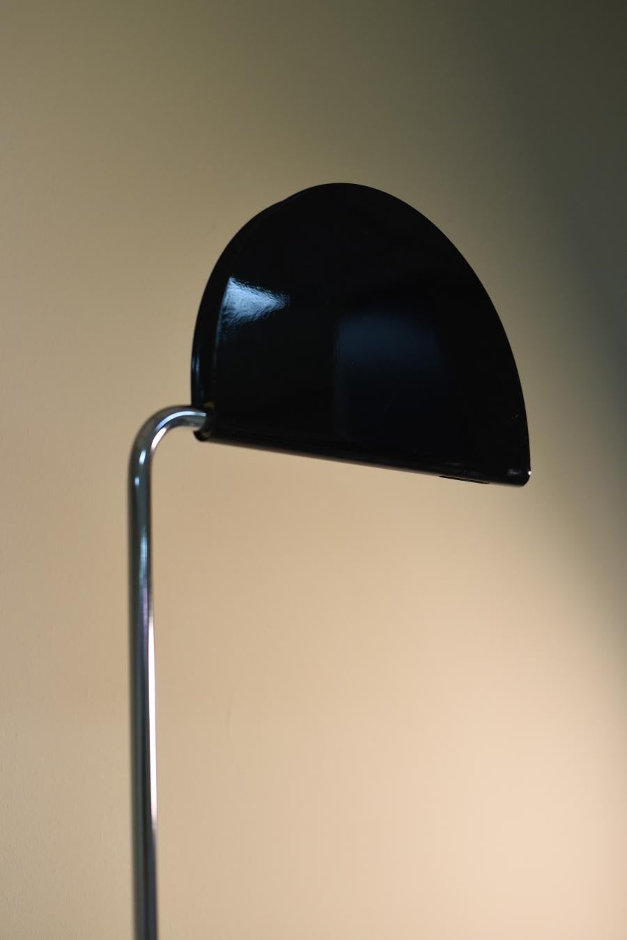 Minimalismo Lampada da terra Mezzaluna di Bruno Gecchelin per Skipper, Italia 1974 in vendita