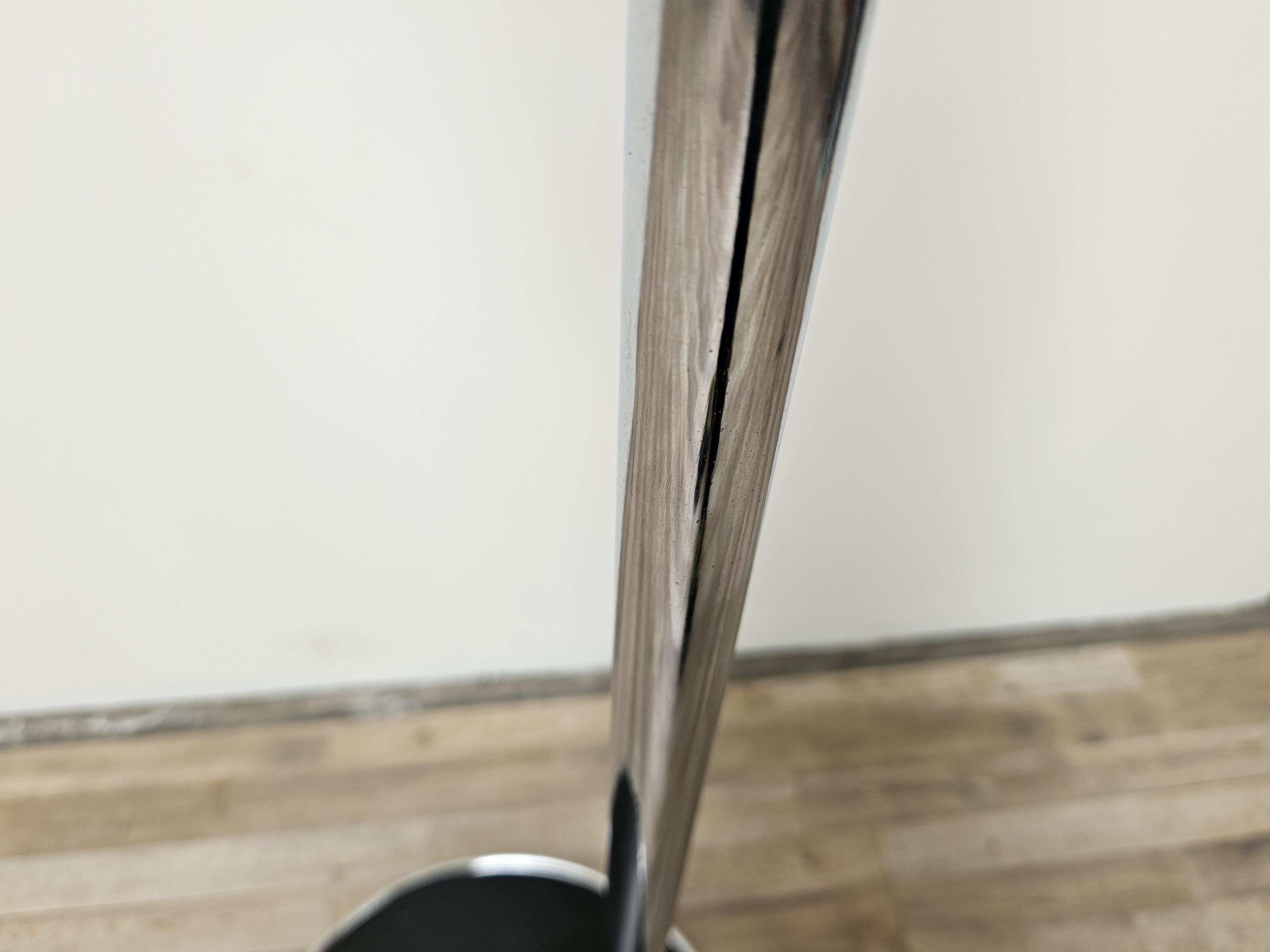 Lampada da terra Mid Century anni '70 in metallo, plexiglass e vetro bianco en venta 2