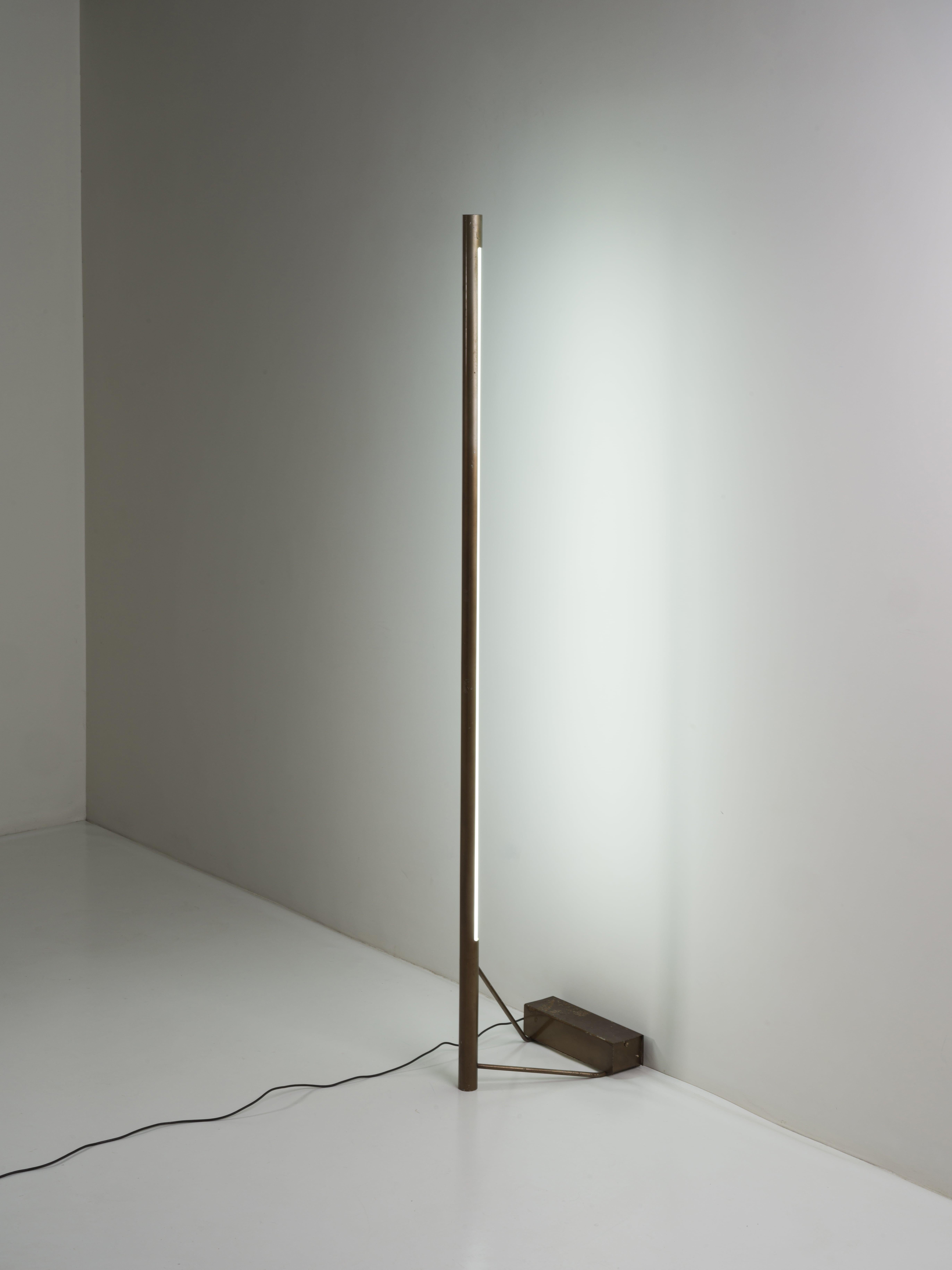 Italian Floor lamp mod 1063 by Gino Sarfatti for Arteluce, Italy 50's For Sale
