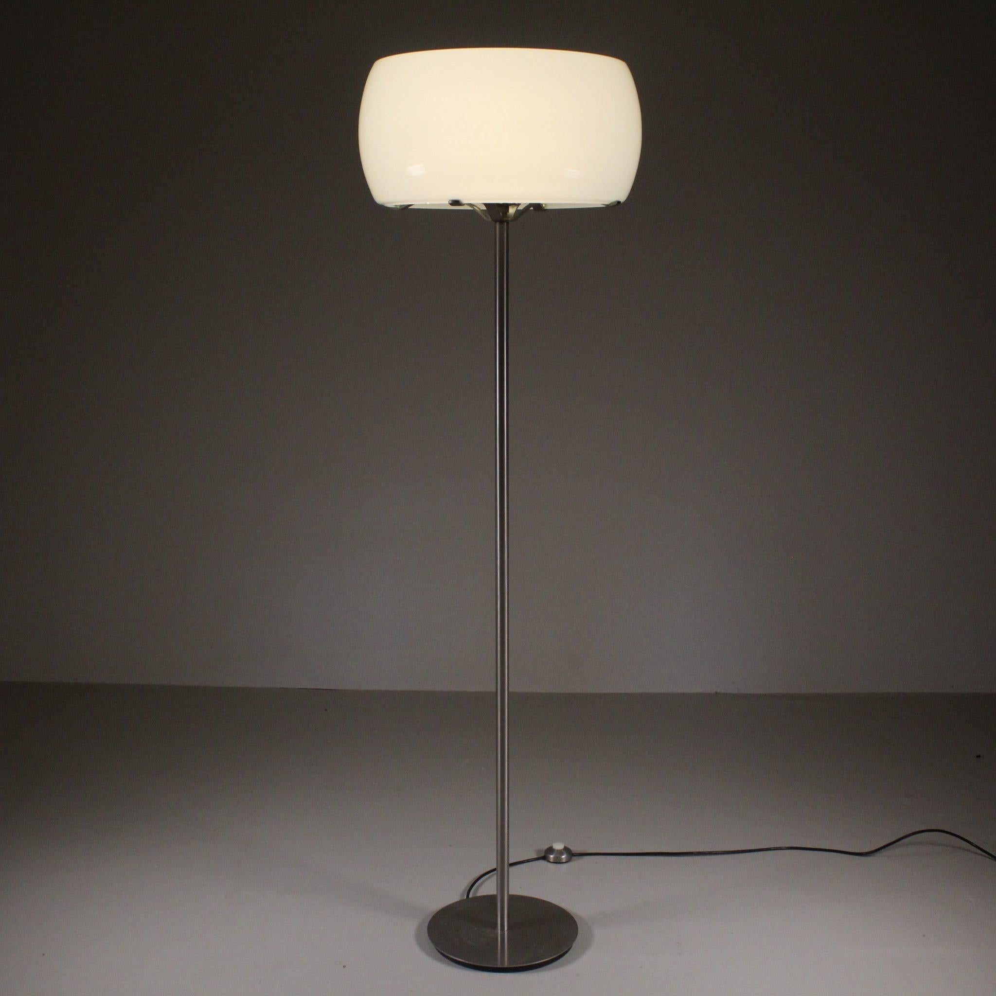 Modern Floor lamp mod. Clitumno, Vico Magistretti for Artemide For Sale