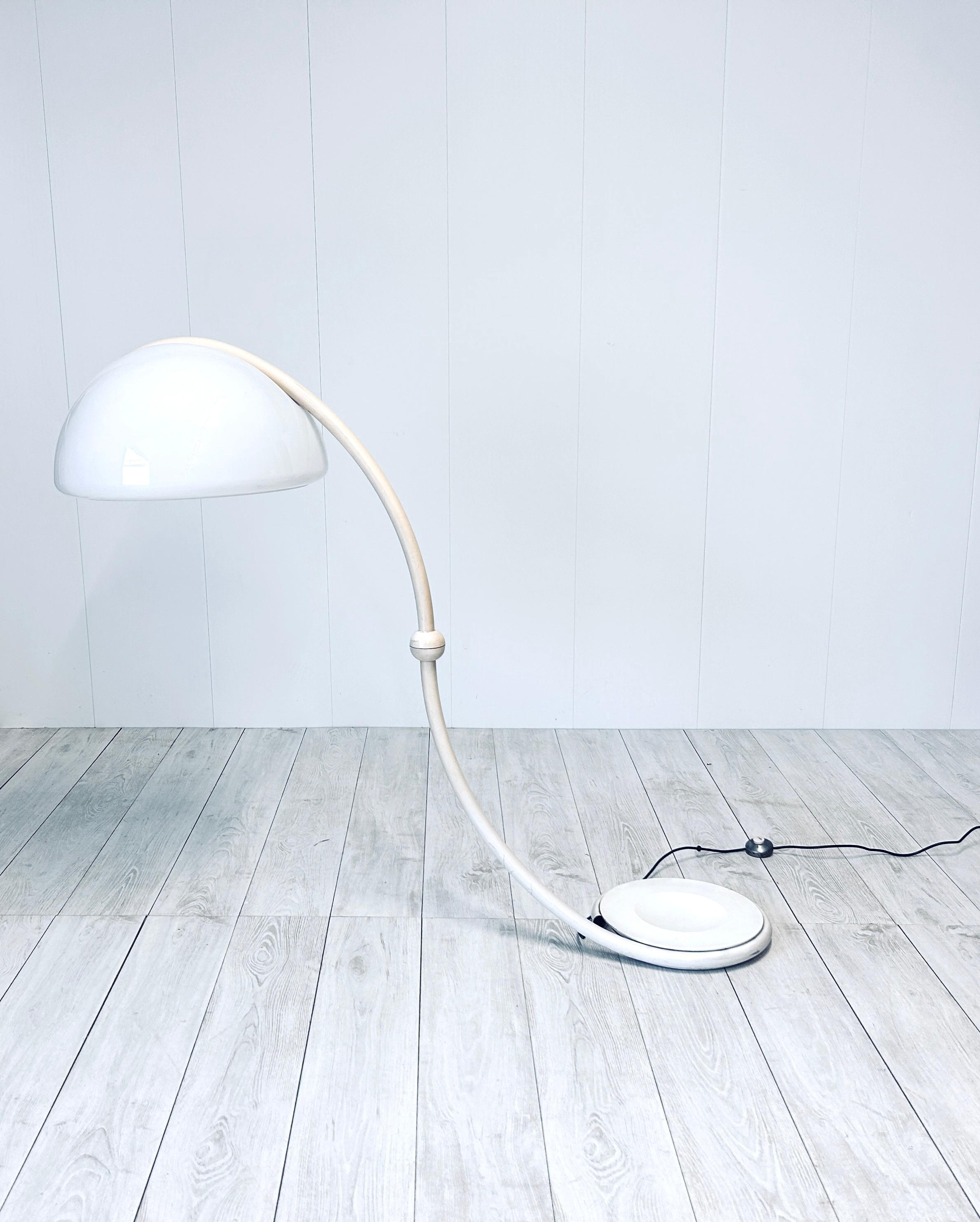 Magnifique lampadaire iconique mod. Serpente par elio Martinelli pour Martinelli Luce, 1960s
