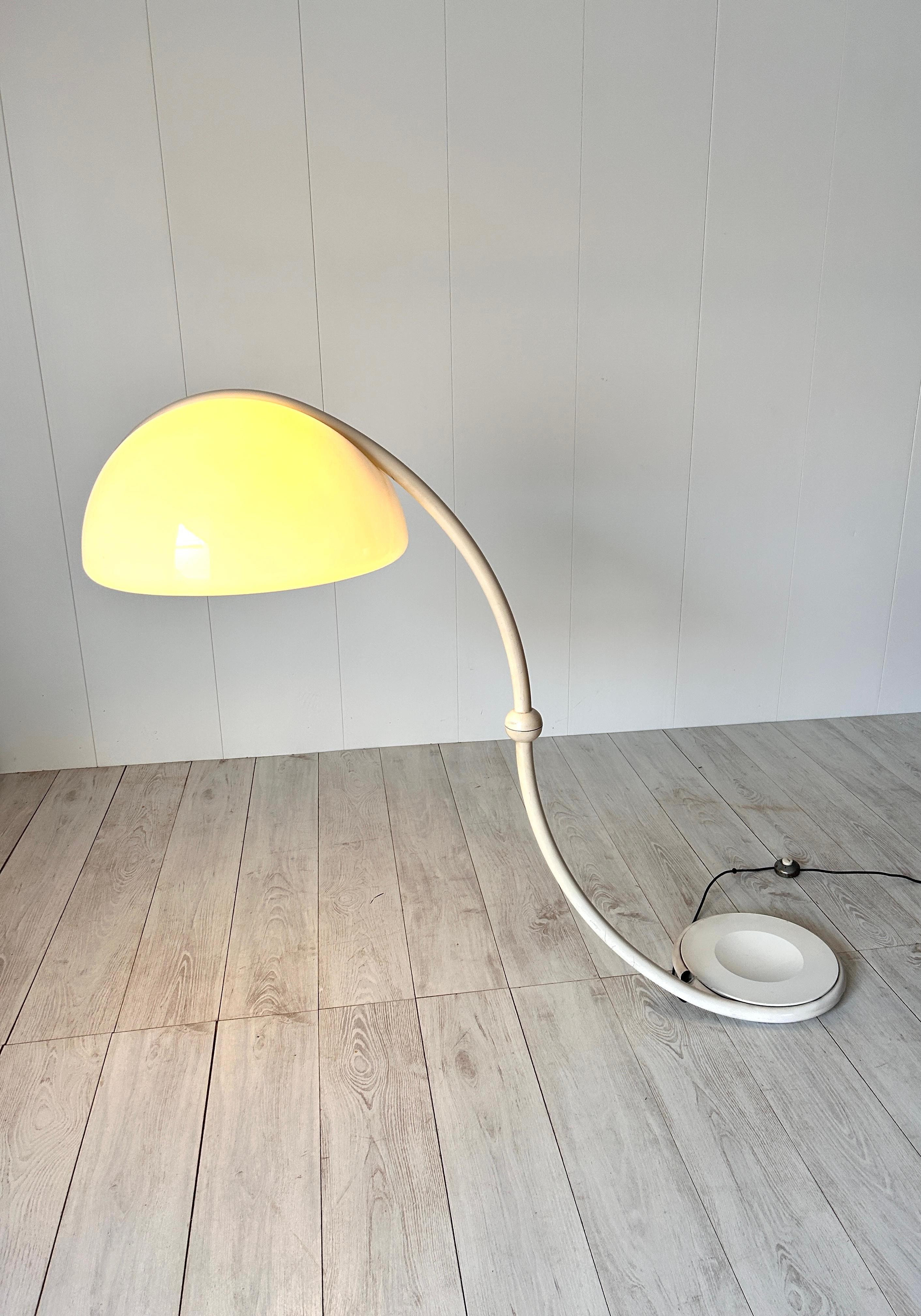 Serpente floor lamp mod. by Elio Martinelli for Martinelli Luce, 1960s In Good Condition For Sale In Rivoli, IT