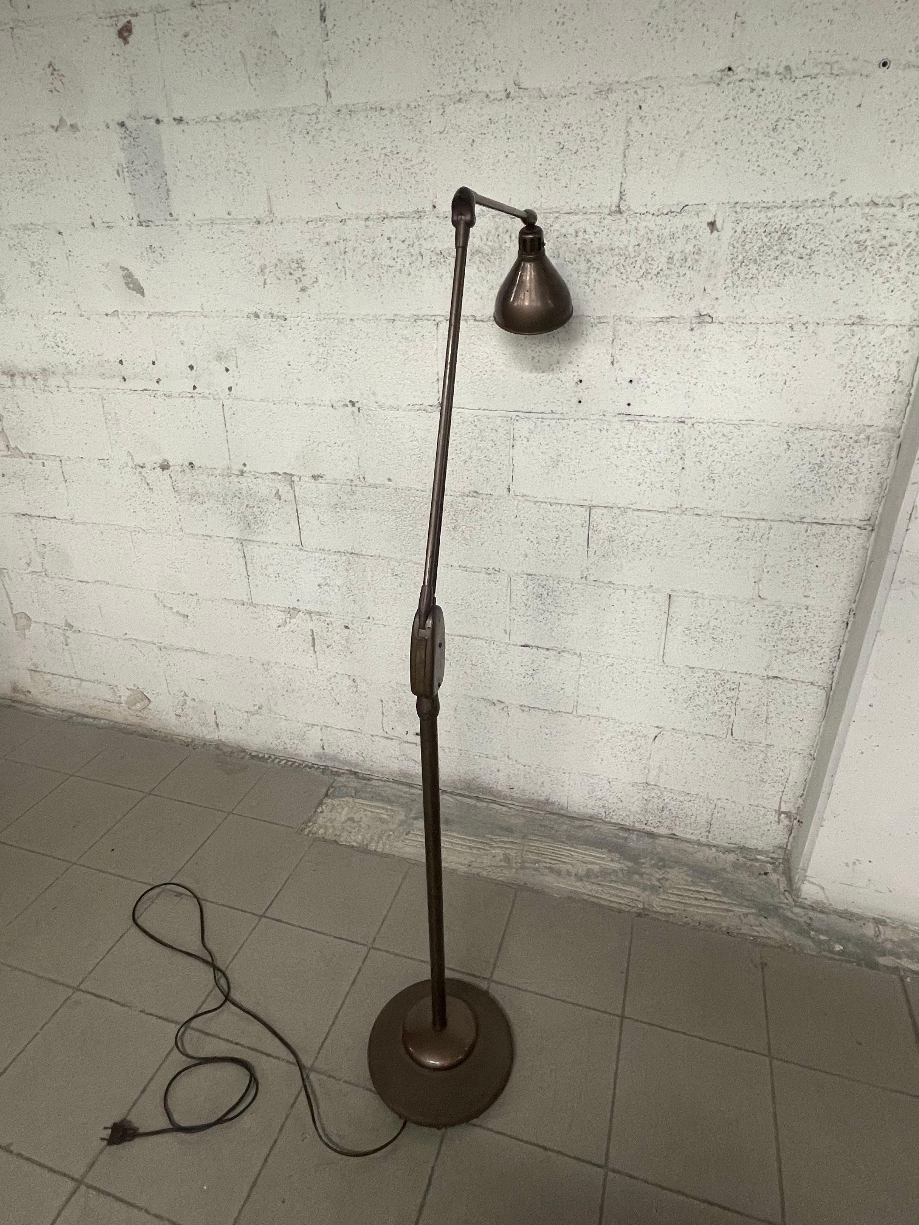 Floor lamp model 605 by Dazor MFG corp. St. Luis (USA), 1950 For Sale 10