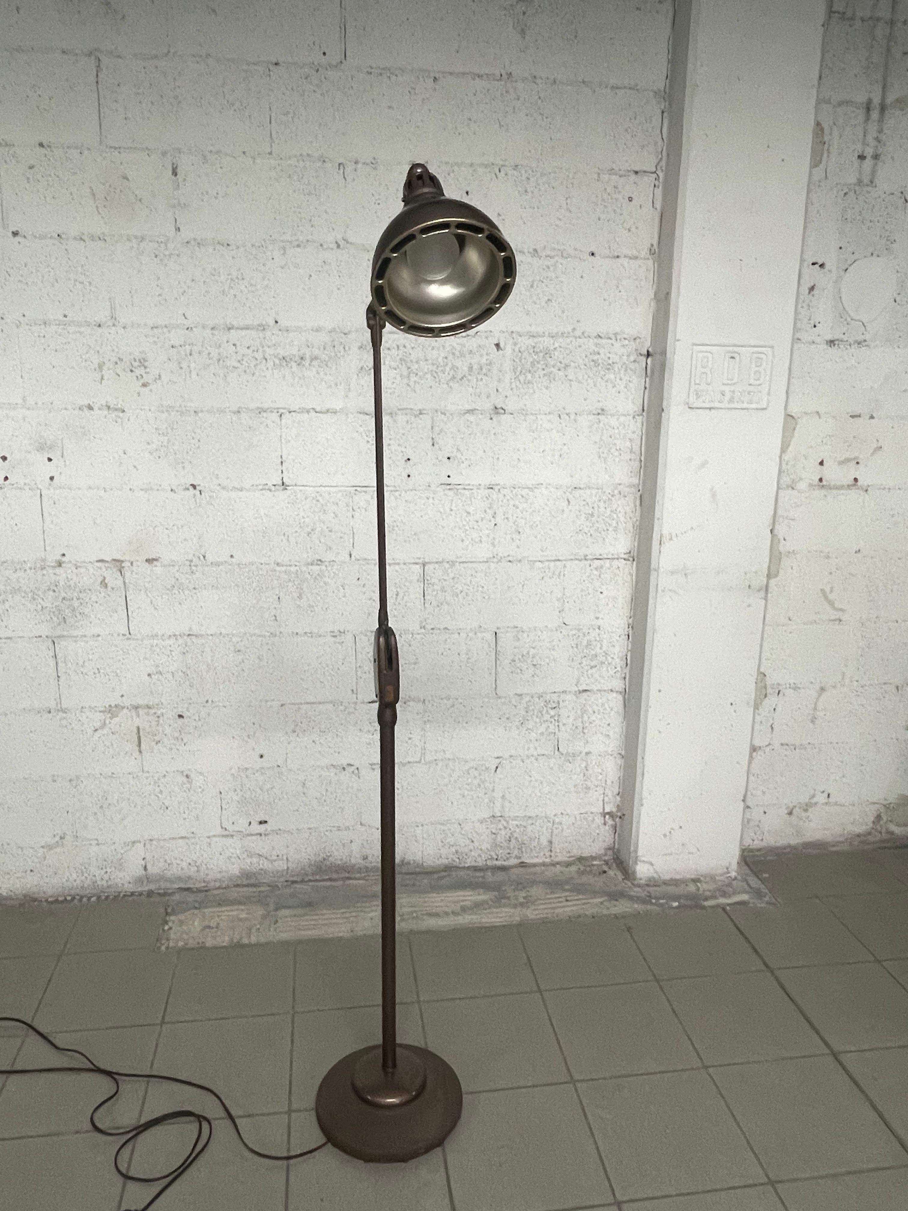 Floor lamp model 605 by Dazor MFG corp. St. Luis (USA), 1950 For Sale 12
