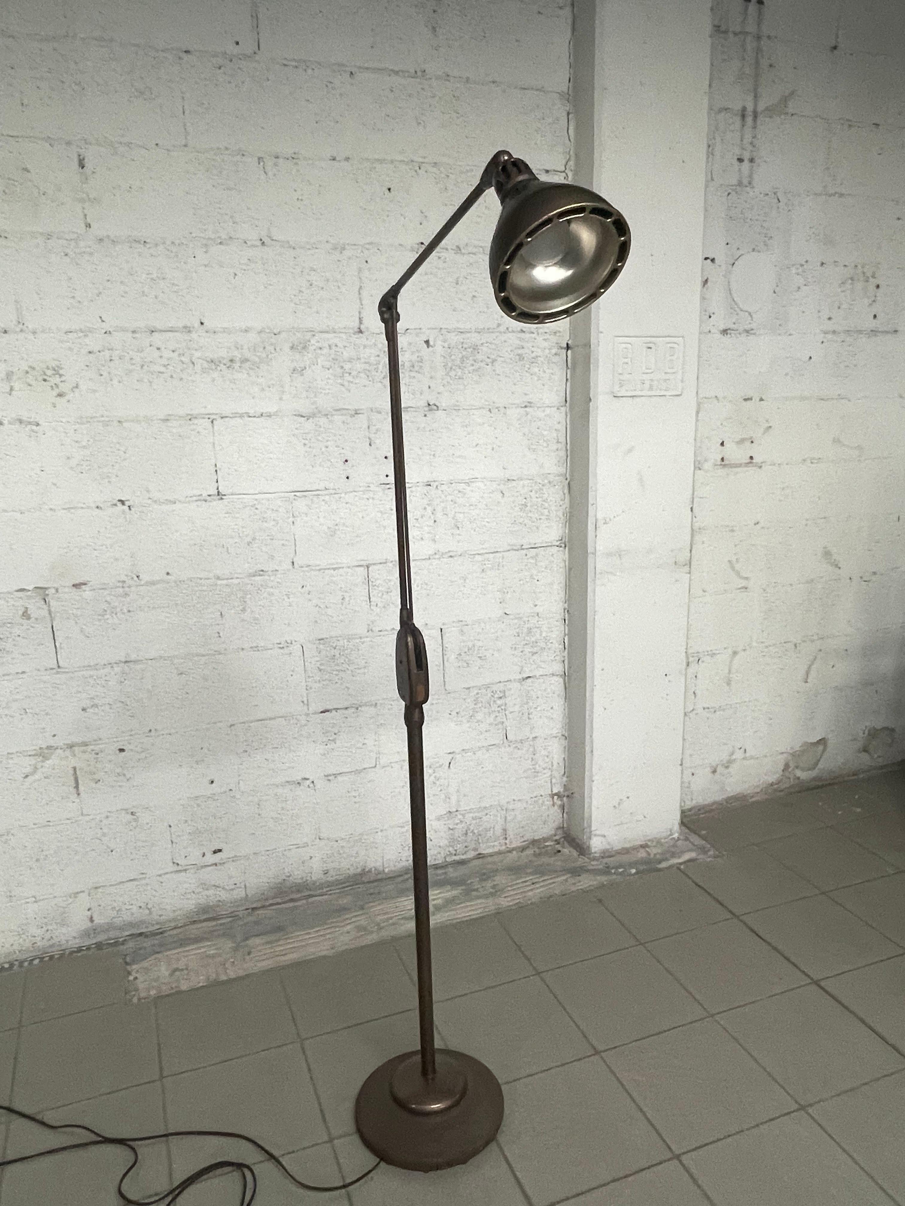 Floor lamp model 605 by Dazor MFG corp. St. Luis (USA), 1950 For Sale 13