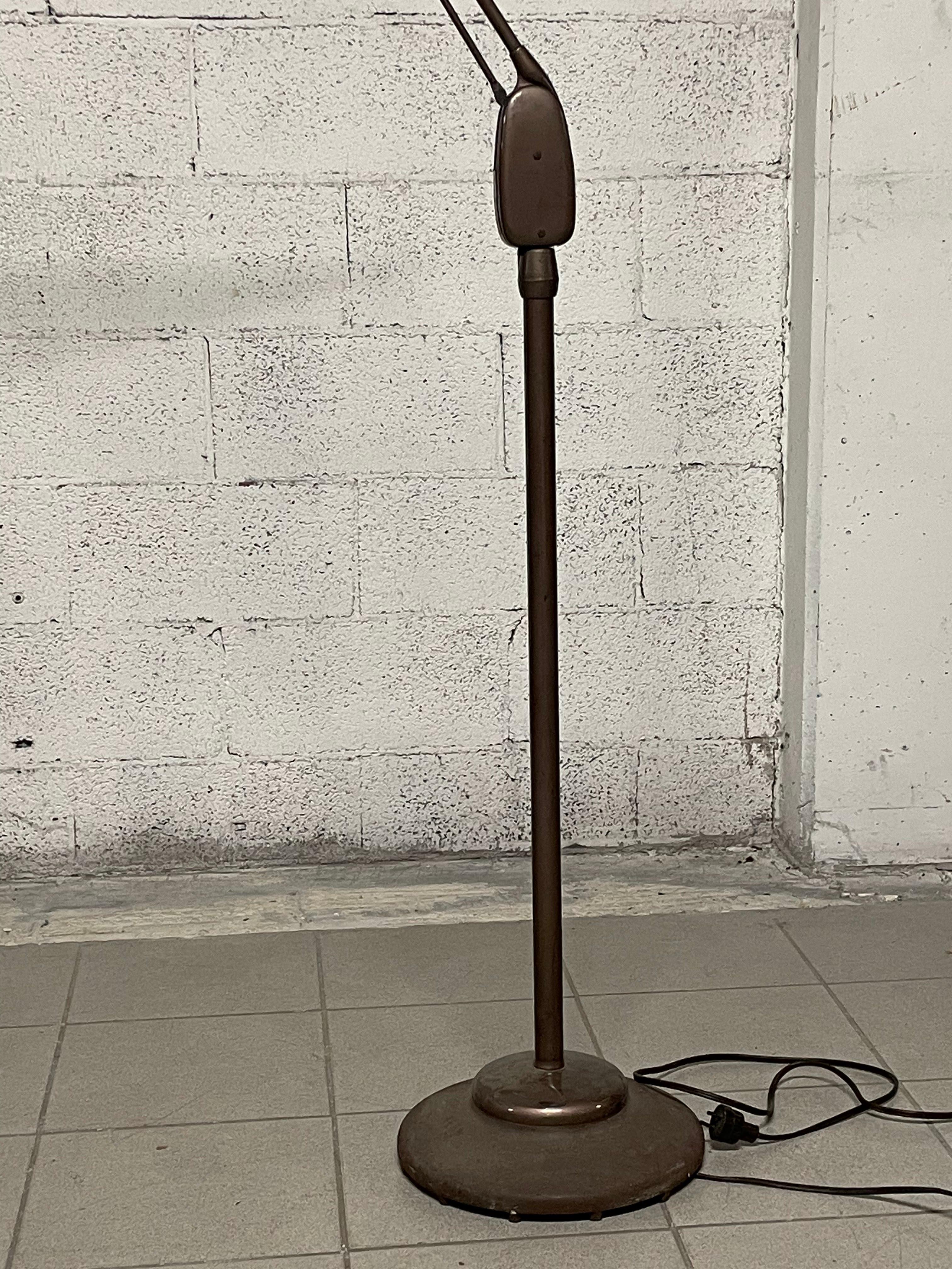Mid-Century Modern Floor lamp model 605 by Dazor MFG corp. St. Luis (USA), 1950 For Sale