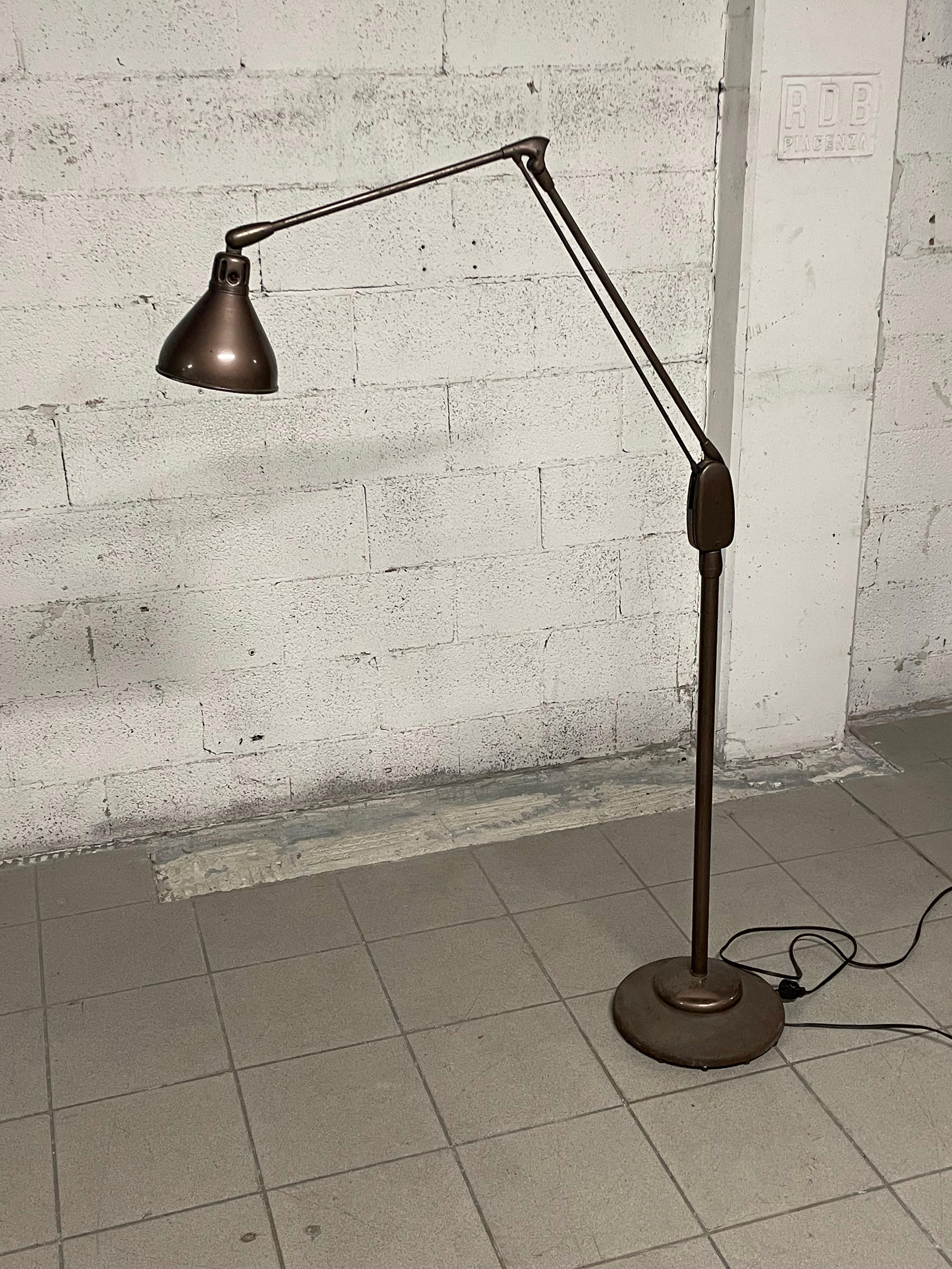 Floor lamp model 605 by Dazor MFG corp. St. Luis (USA), 1950 In Good Condition For Sale In SAN PIETRO MOSEZZO, NO