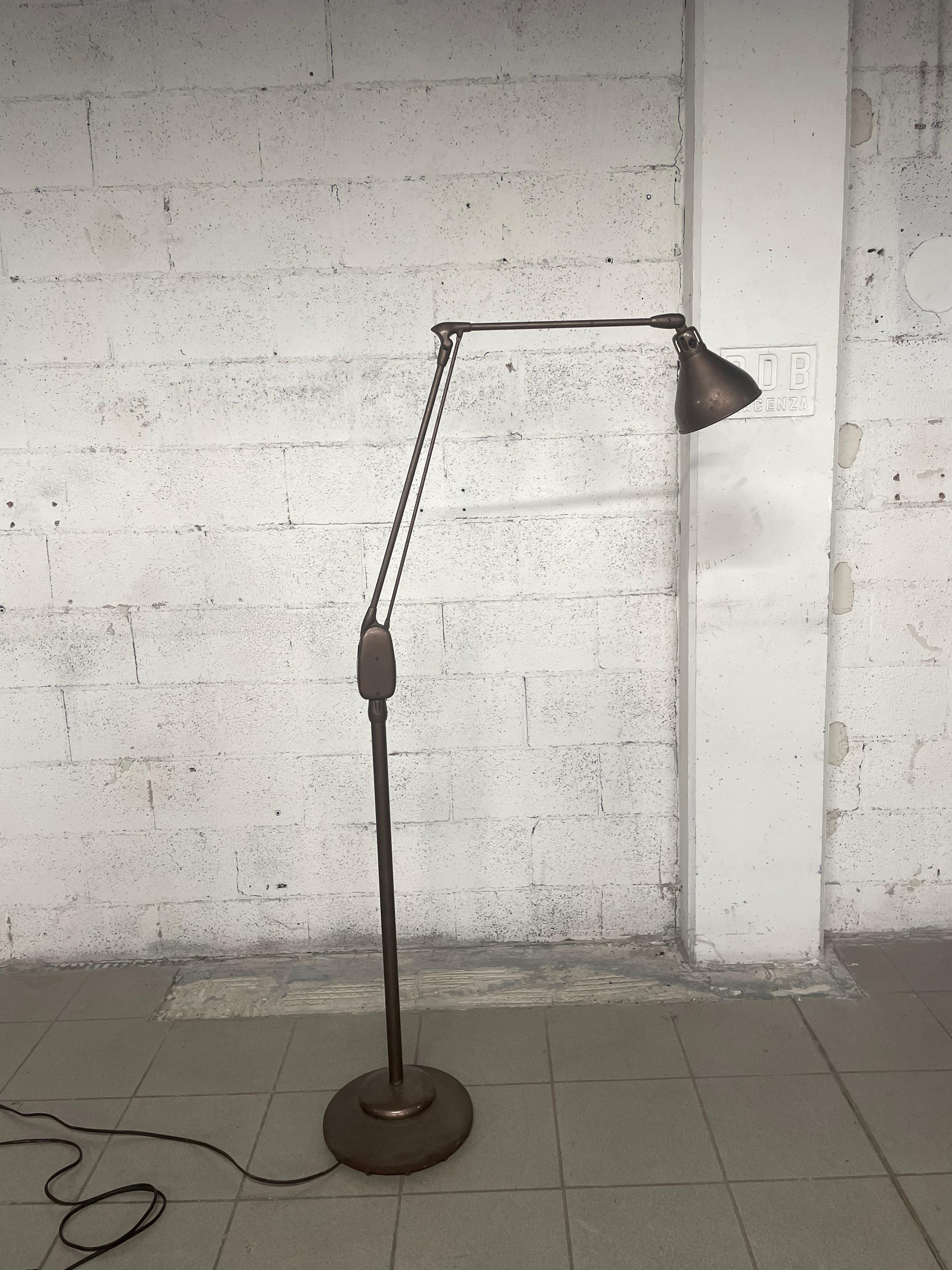 Floor lamp model 605 by Dazor MFG corp. St. Luis (USA), 1950 For Sale 1