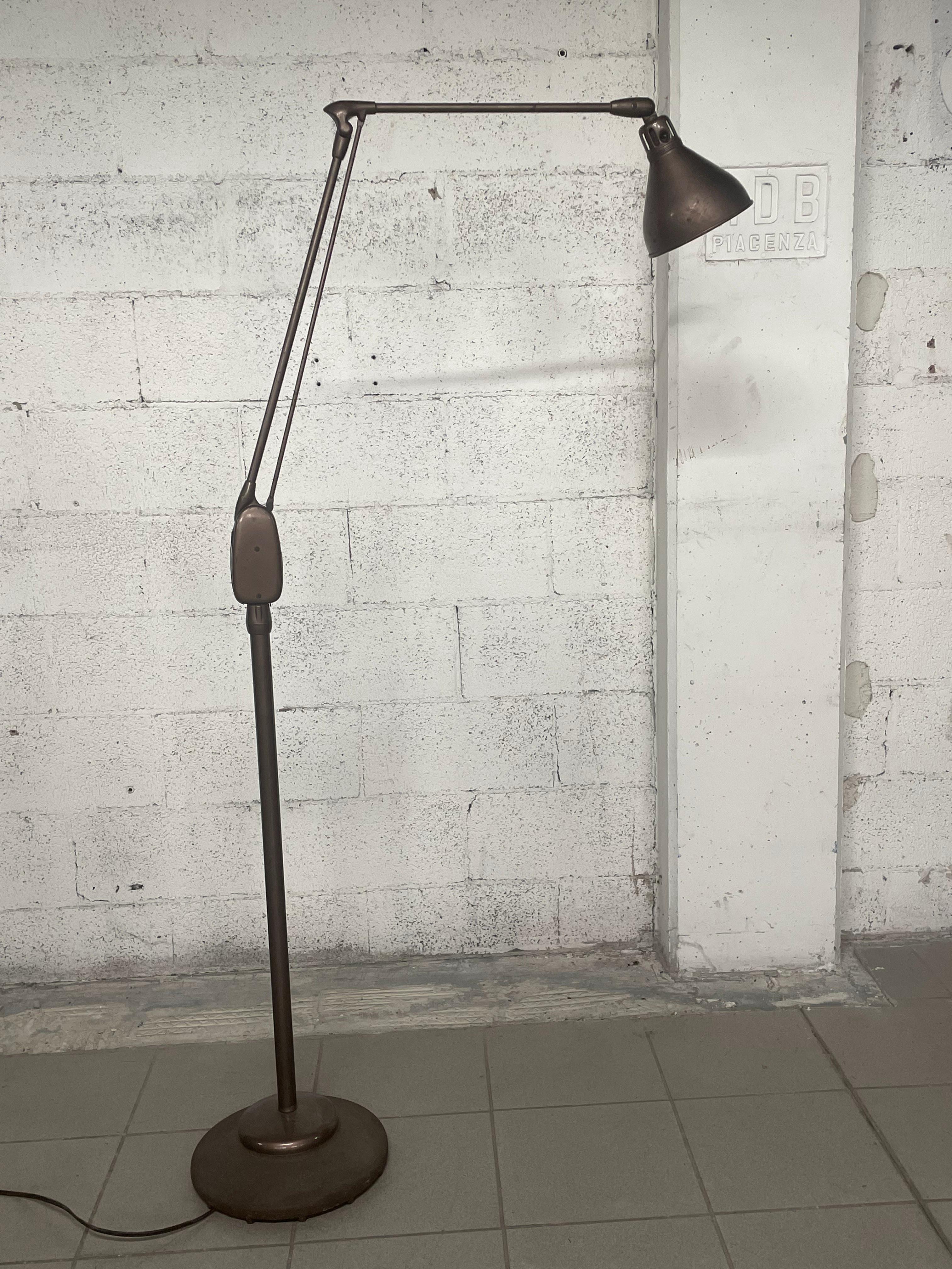 Floor lamp model 605 by Dazor MFG corp. St. Luis (USA), 1950 For Sale 2