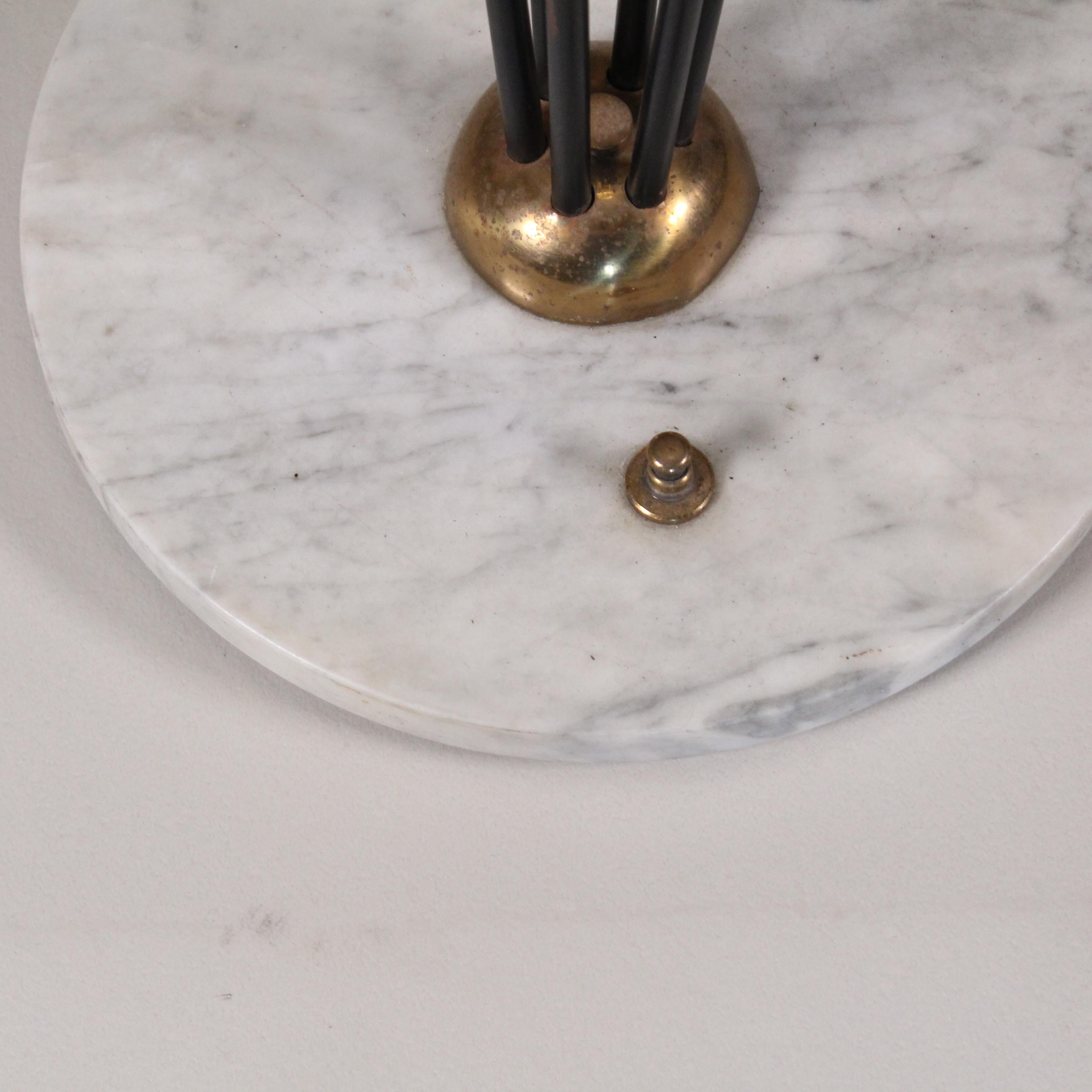 Italian Lampada da terra modello Alberello anni 50 nera ottone bocce bianche in vendita