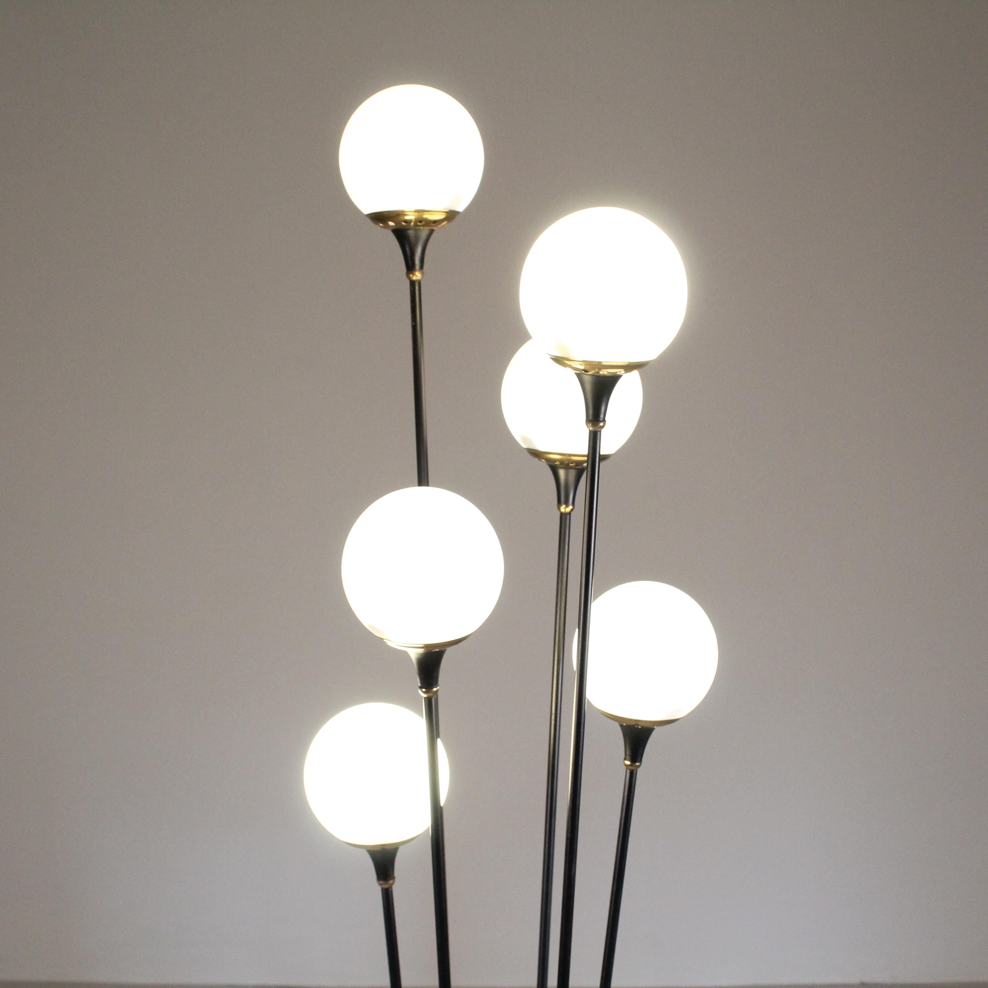 Metallo Lampada da terra modello Alberello anni 50 nera ottone bocce bianche in vendita