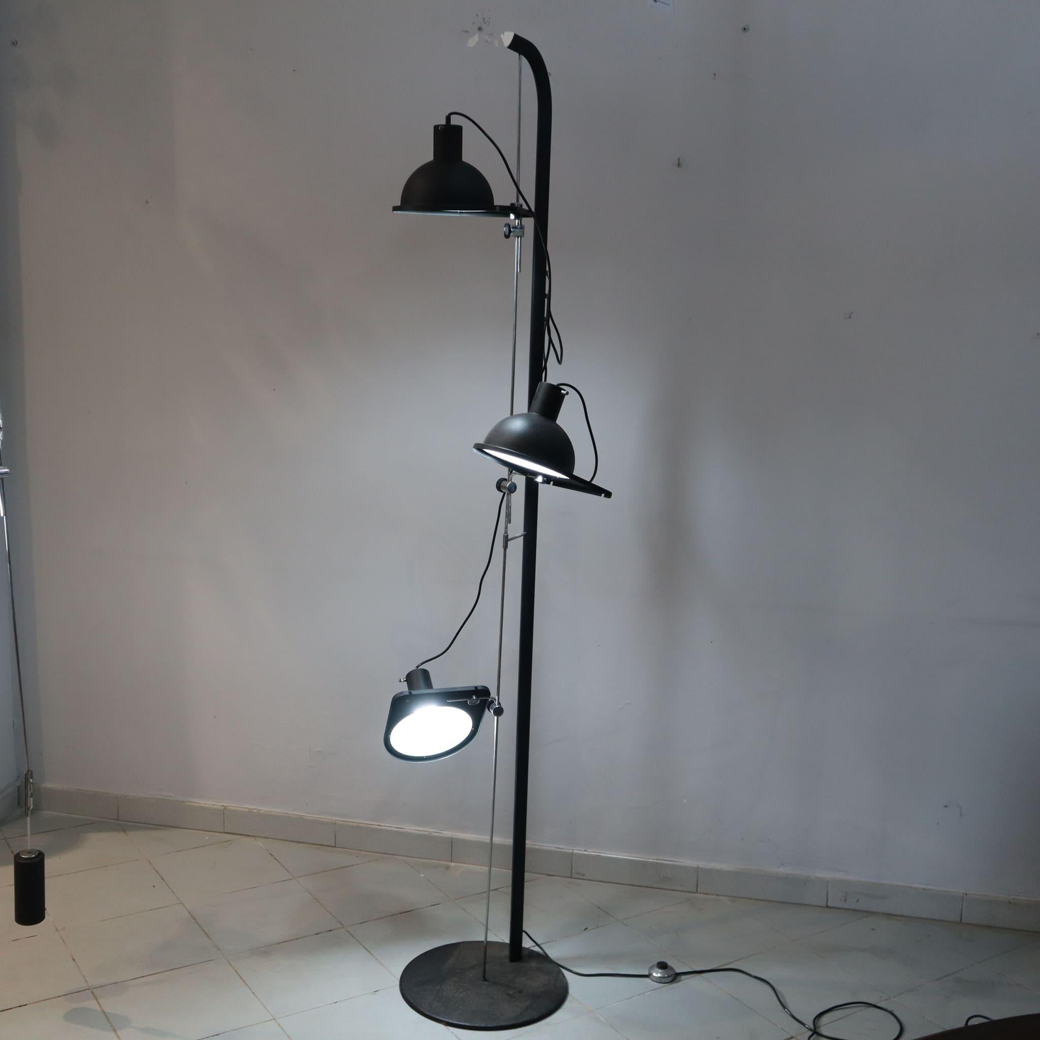 Mid-Century Modern Satin black floor lamp model 475 by Luci Design Grignani, Italy, 1970s For Sale