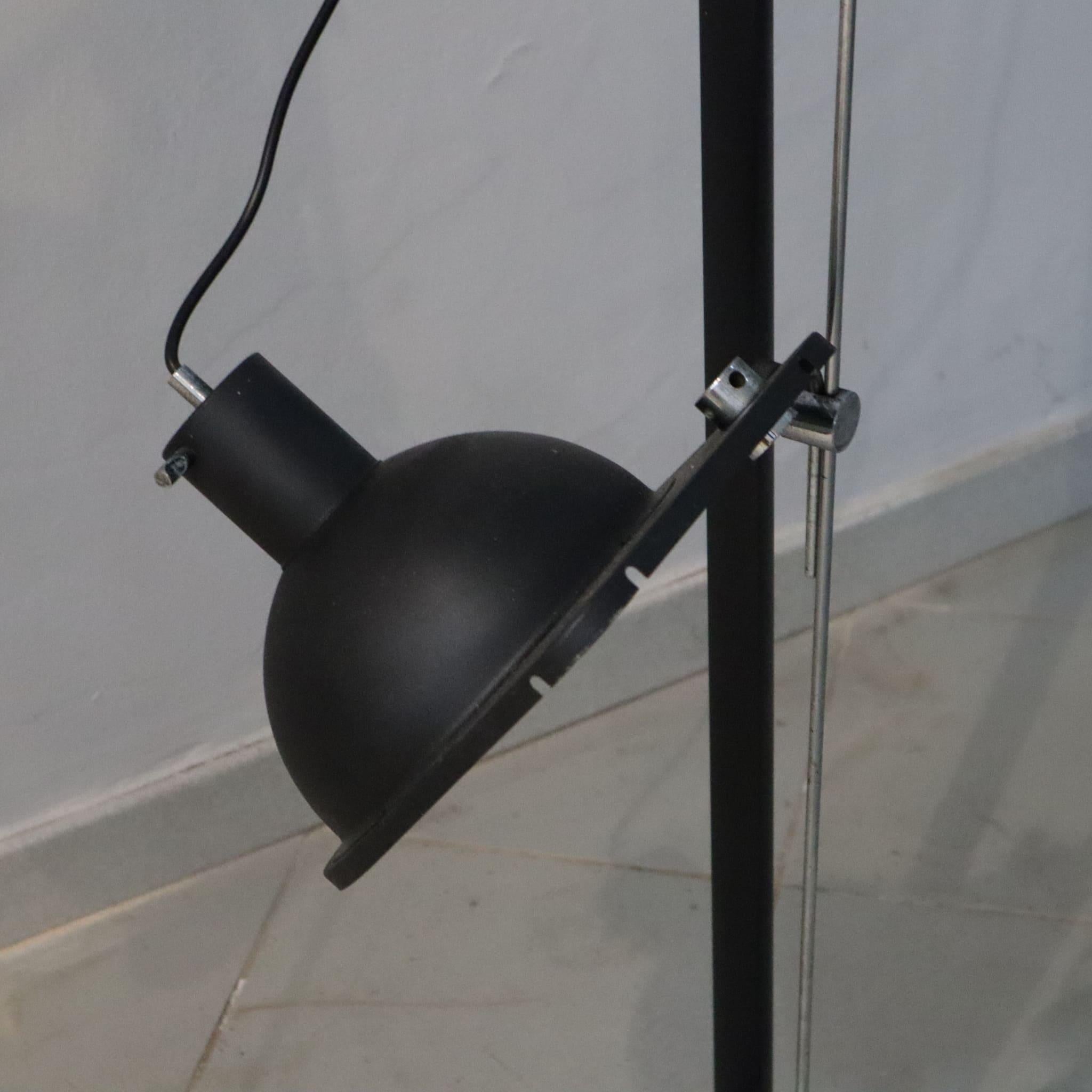 Satin black floor lamp model 475 by Luci Design Grignani, Italy, 1970s In Good Condition For Sale In Nicolosi, IT