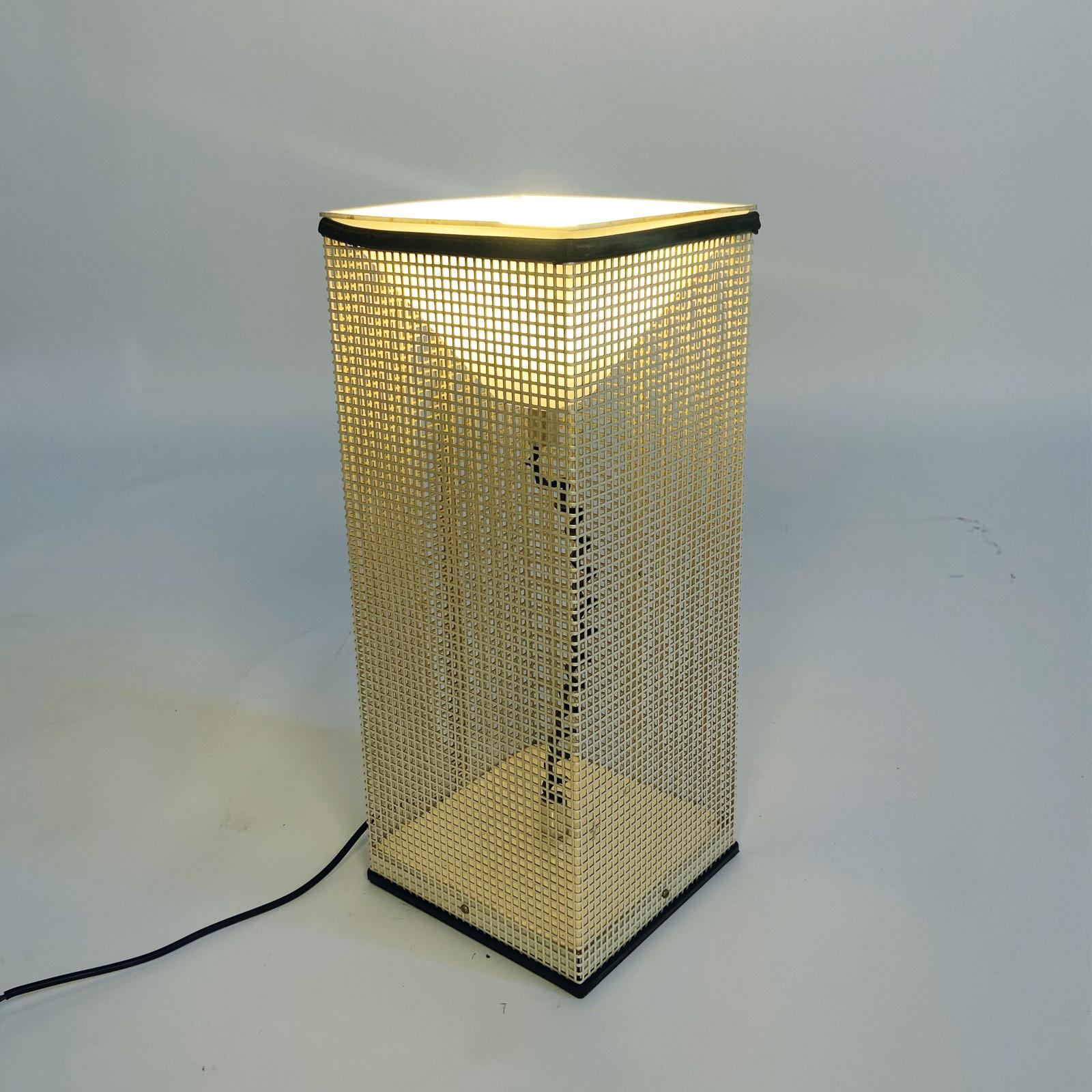 Postmoderne Lampada da terra Open disegnata da Paolo Piva e prodotta da Lumenform nel 1970. en vente