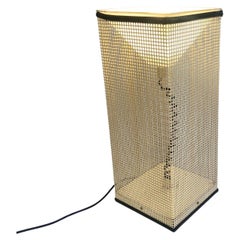 Lampada da terra Open disegnata da Paolo Piva e prodotta da Lumenform nel 1970.