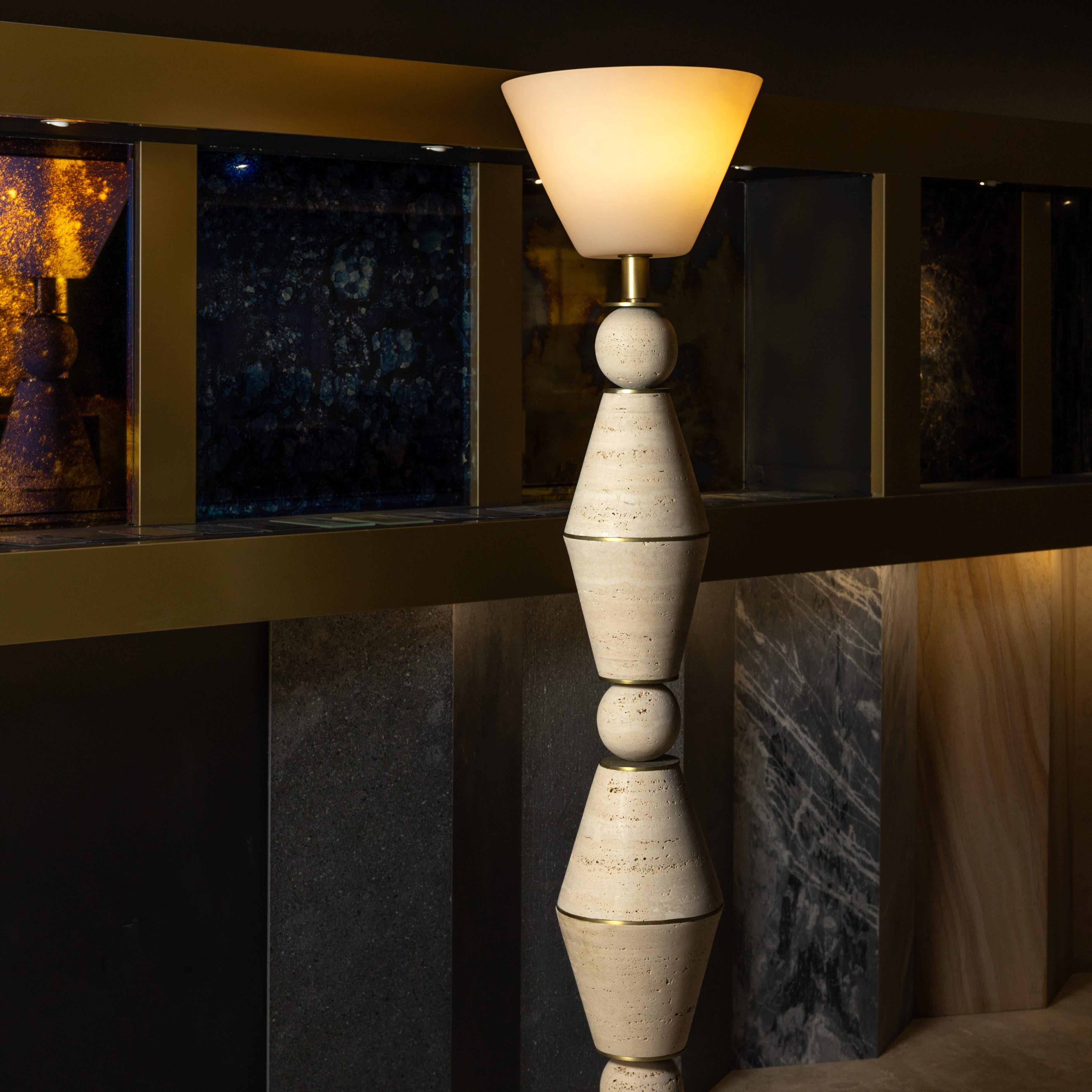 italien Lampada da terra Pieces in marmo di Carrara di Ashley Gadeova en vente