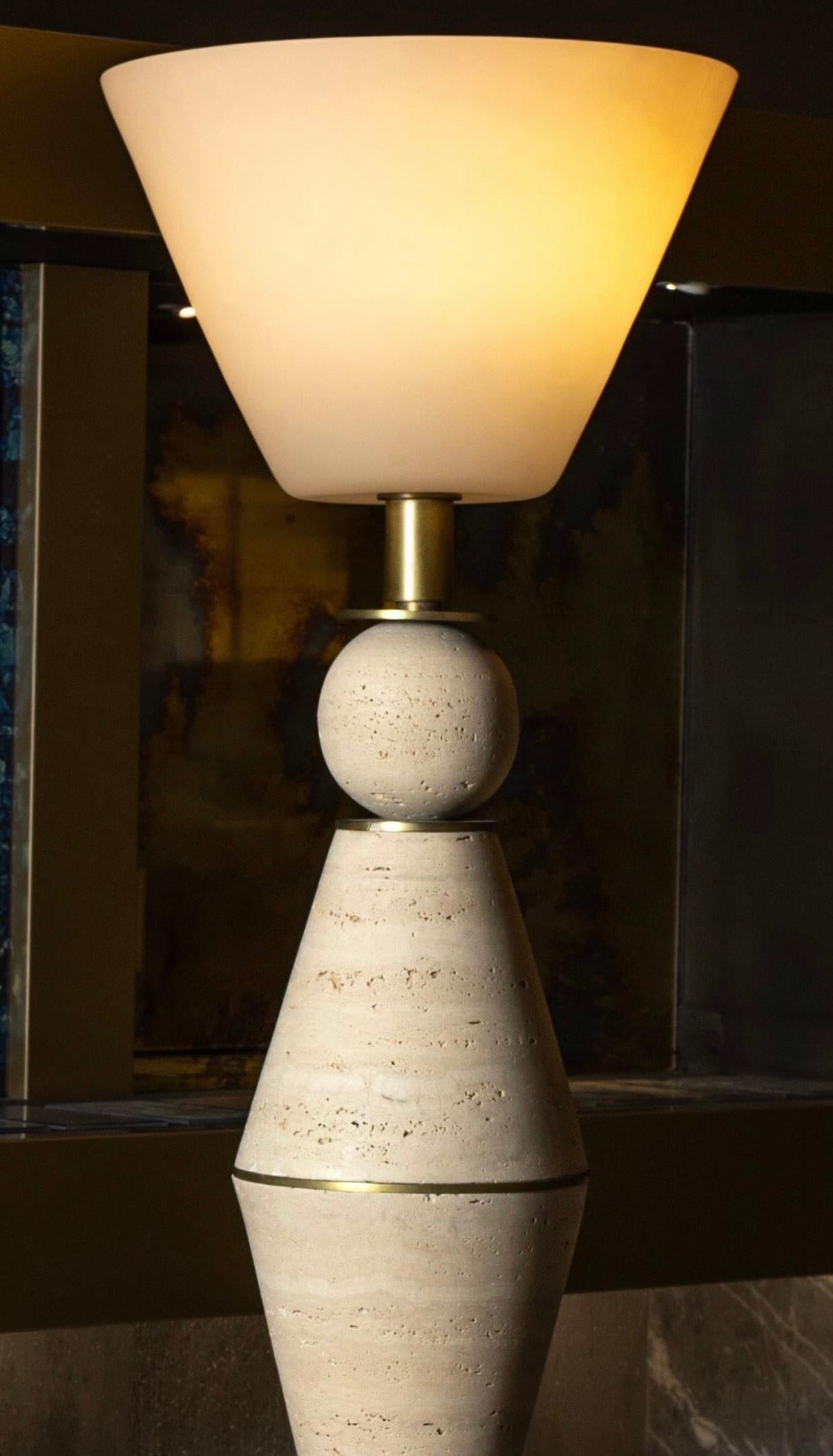 Vannerie Lampada da terra Pieces in marmo di Carrara di Ashley Gadeova en vente