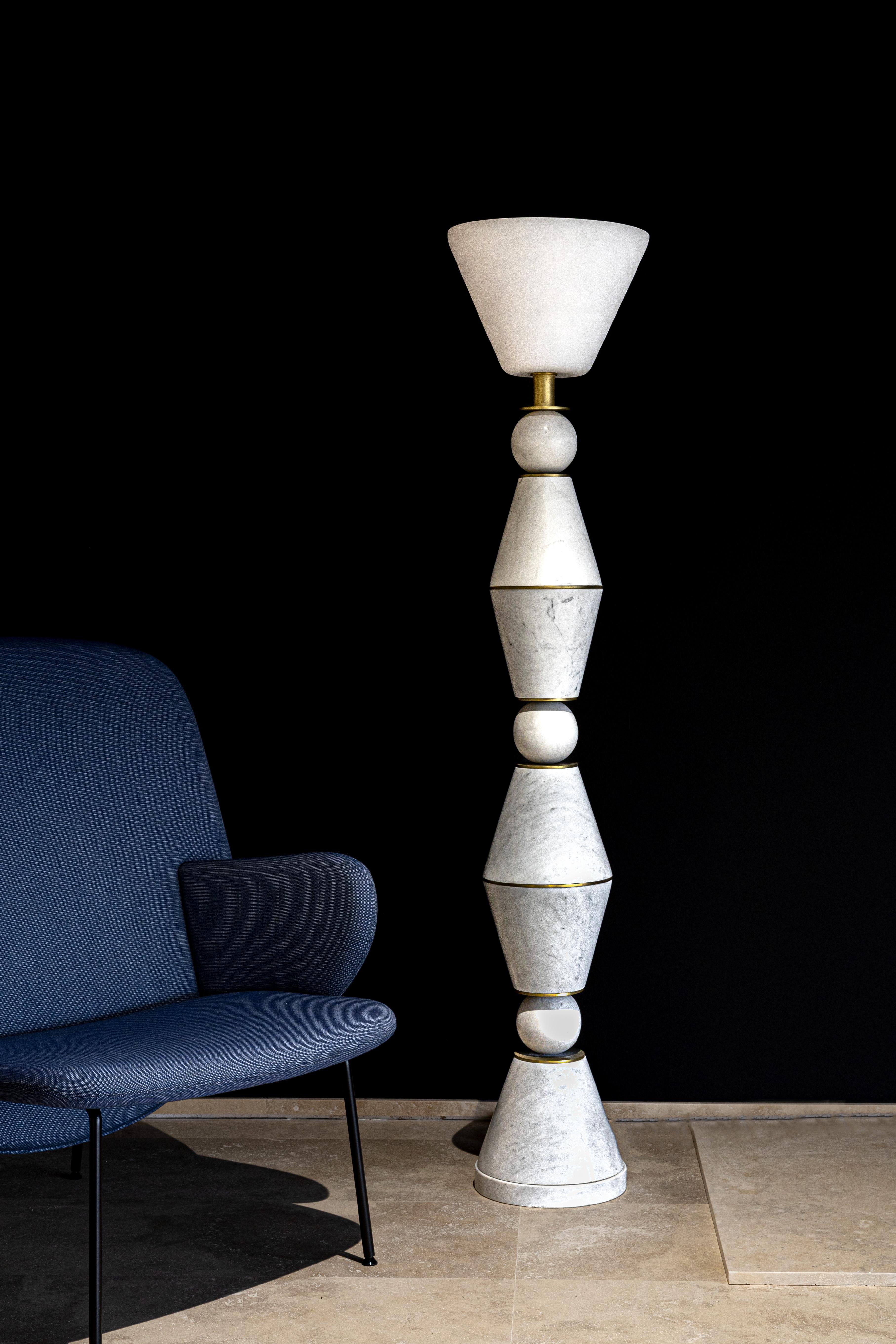Lampada da terra Pieces in marmo di Carrara di Ashley Gadeova Neuf - En vente à Tivoli Terme, Roma