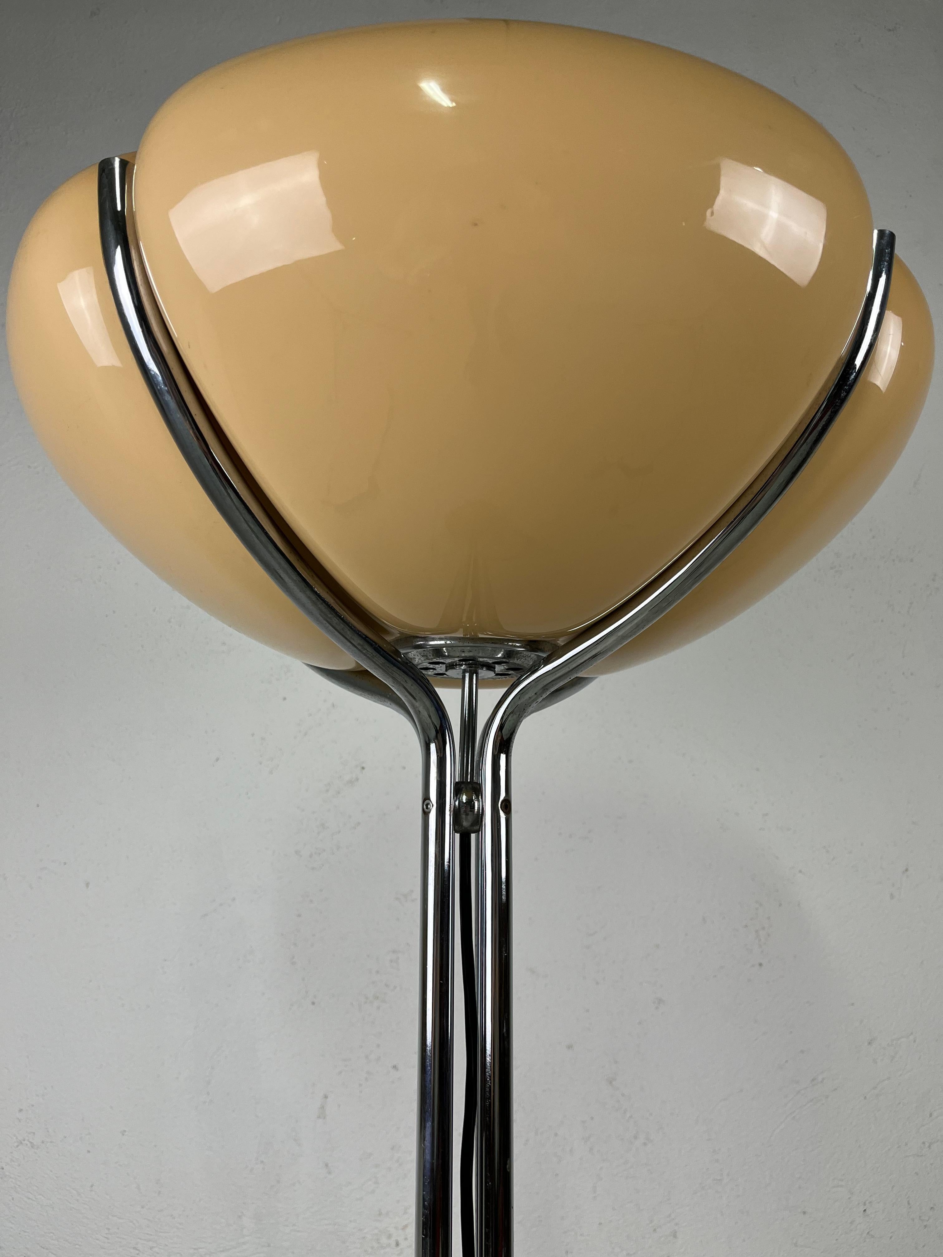 Quadrifoglio Gae Aulenti Harvey Guzzini 1970 lampadaire 3