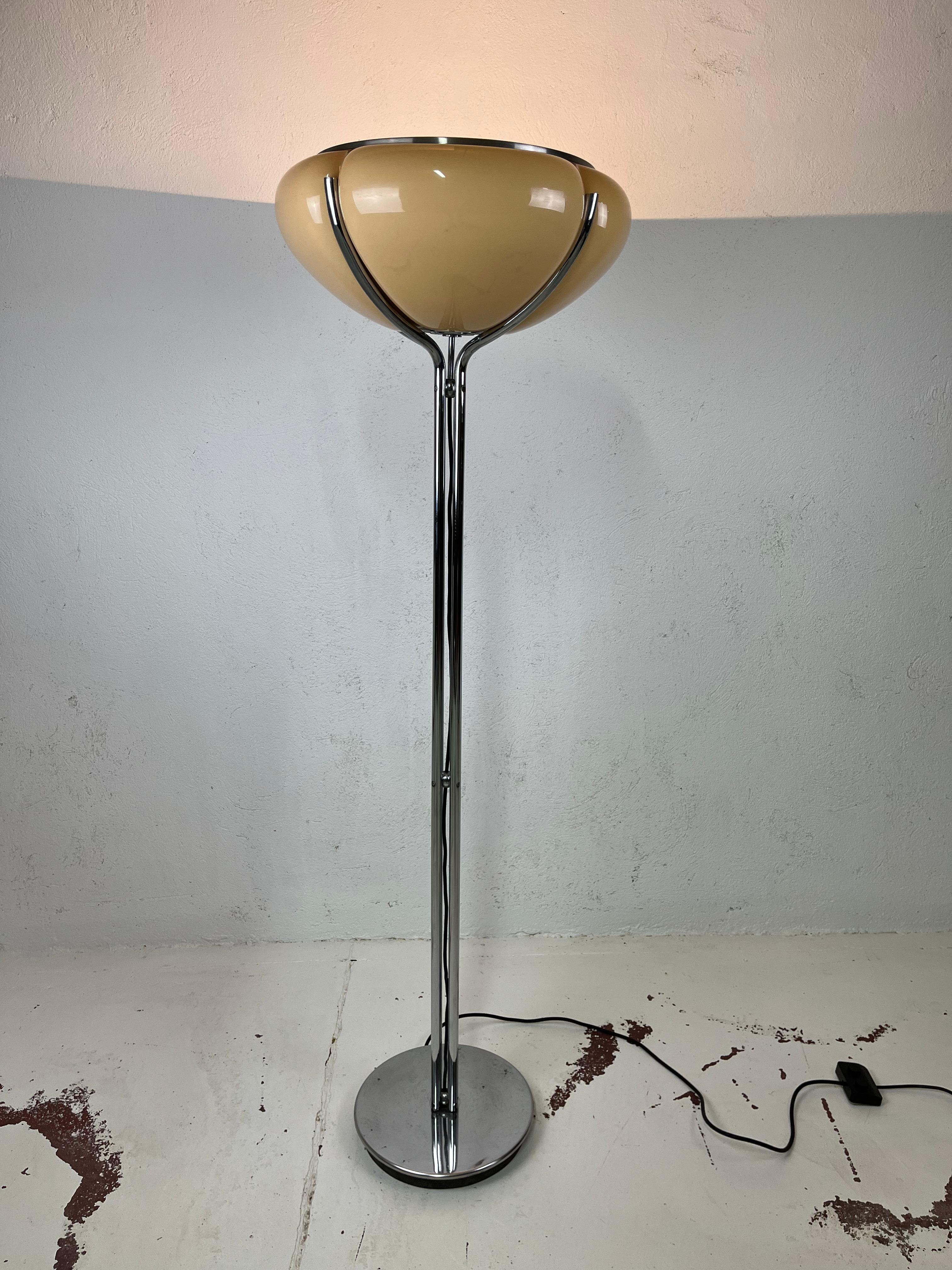 Quadrifoglio Gae Aulenti Harvey Guzzini 1970 lampadaire 4