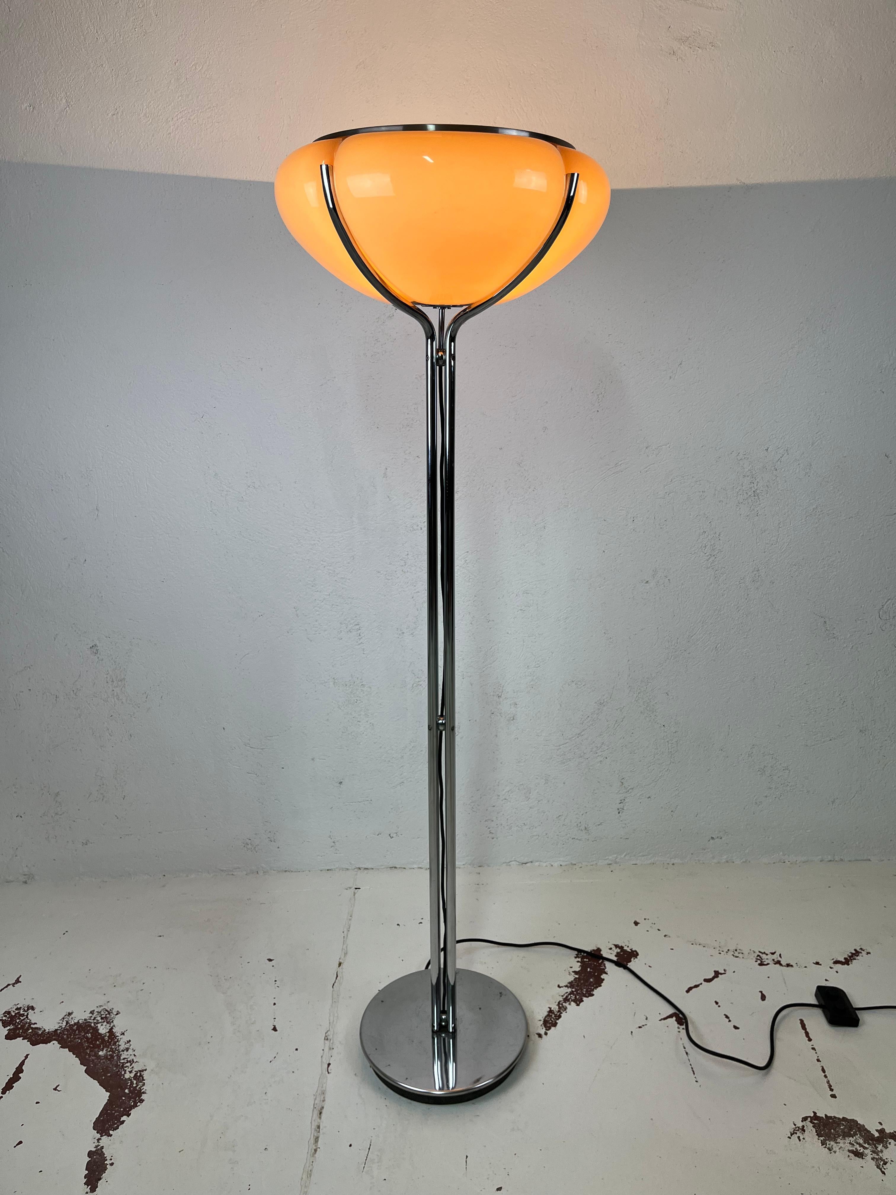 Quadrifoglio Gae Aulenti Harvey Guzzini 1970 lampadaire 6