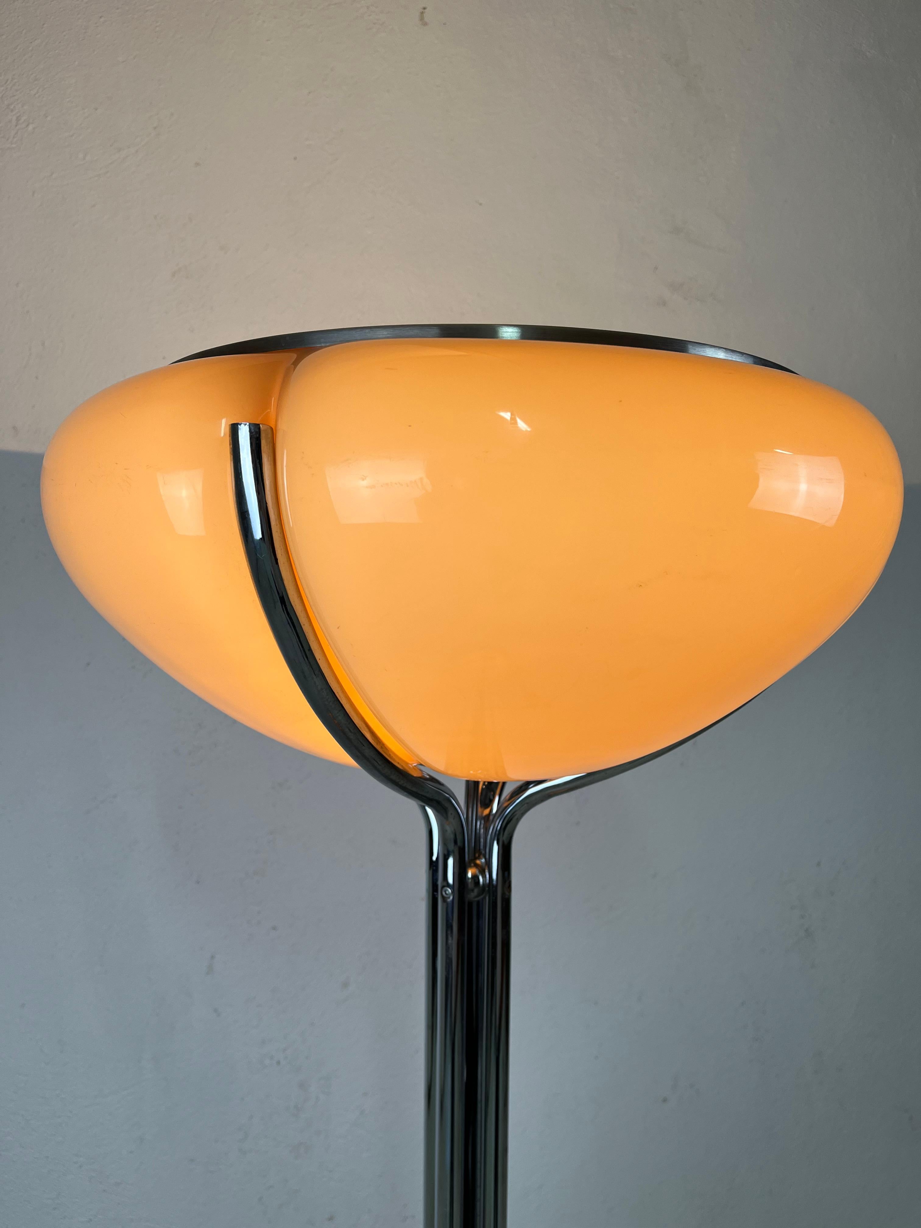 Quadrifoglio Gae Aulenti Harvey Guzzini 1970 lampadaire 8