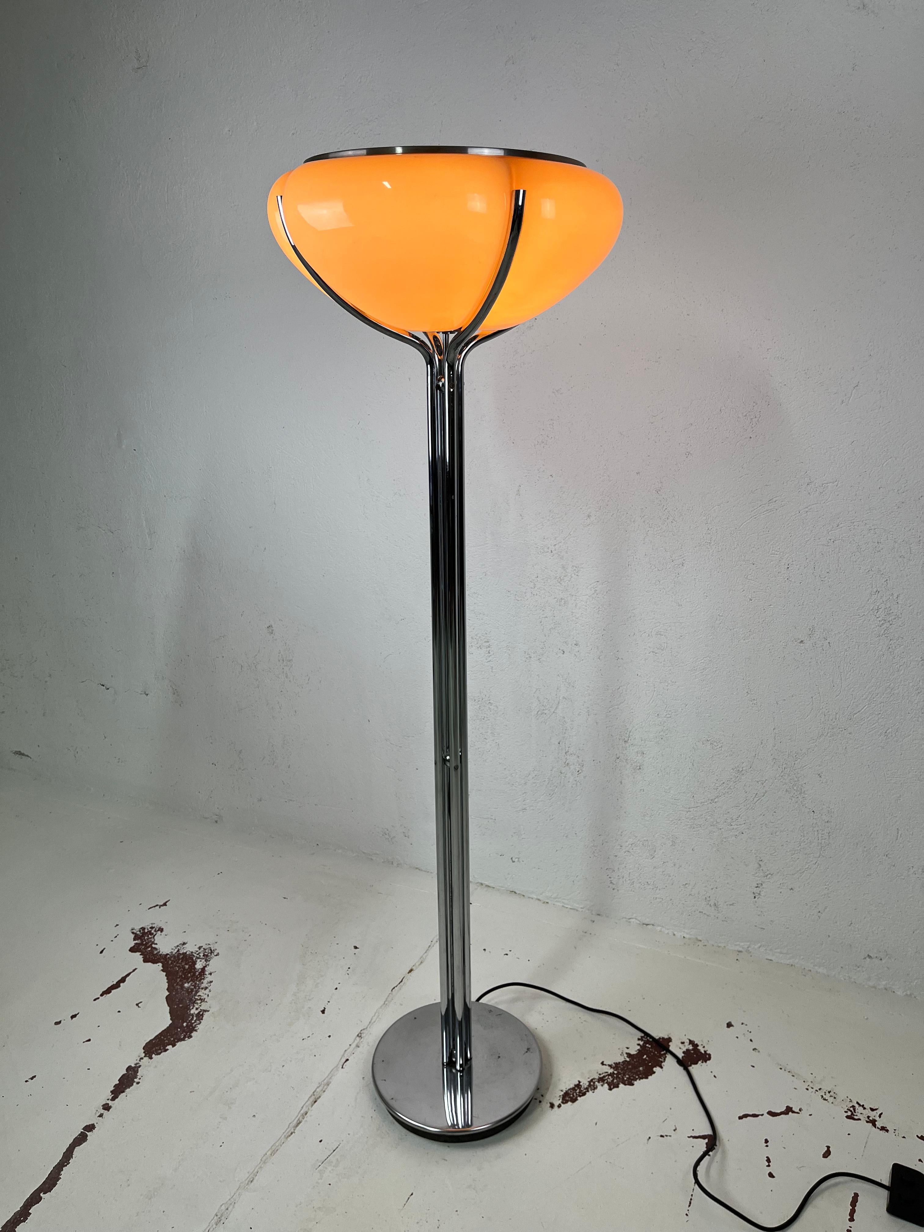 Quadrifoglio Gae Aulenti Harvey Guzzini 1970 lampadaire 10