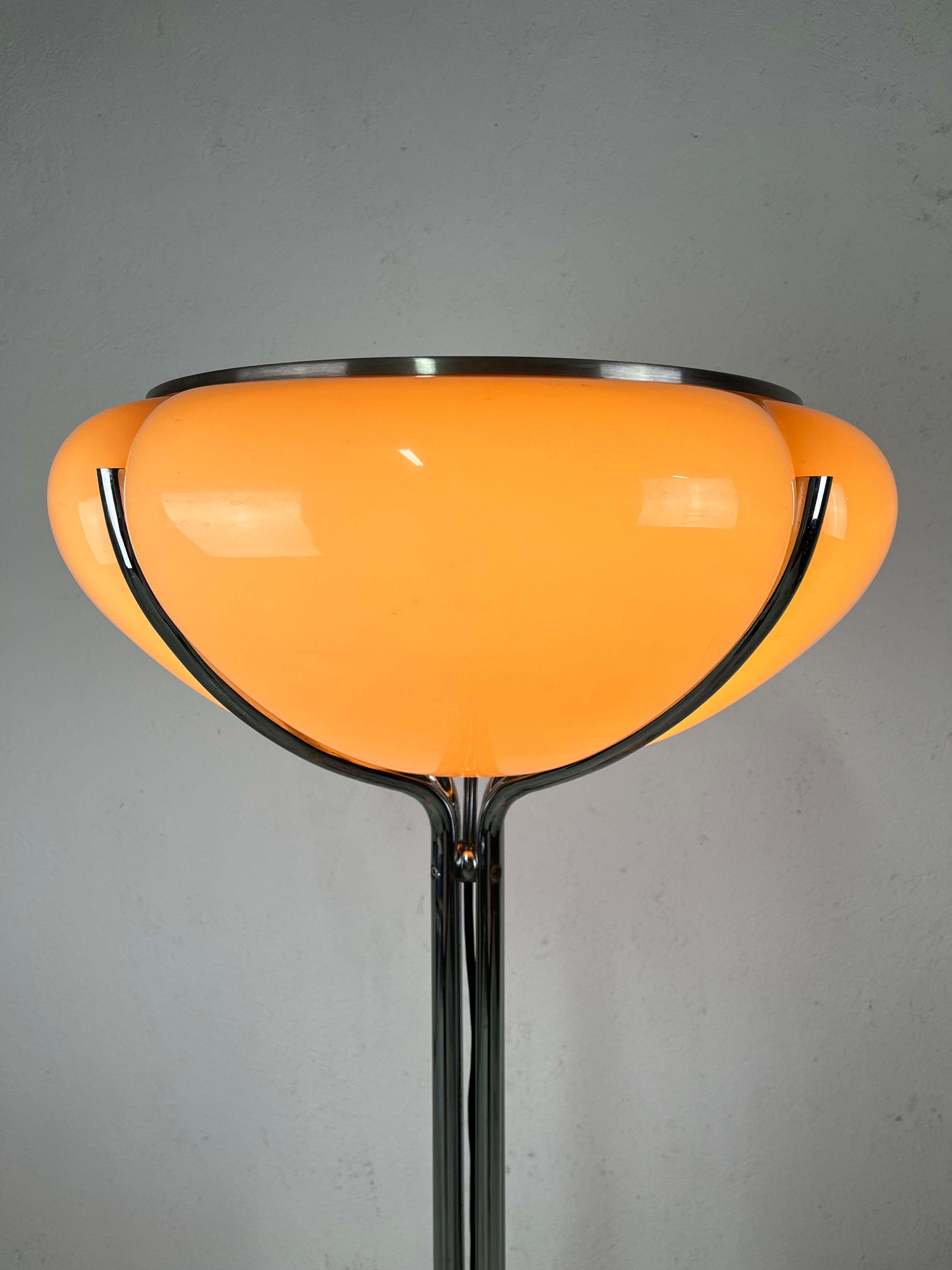 Quadrifoglio Gae Aulenti Harvey Guzzini 1970 lampadaire 12