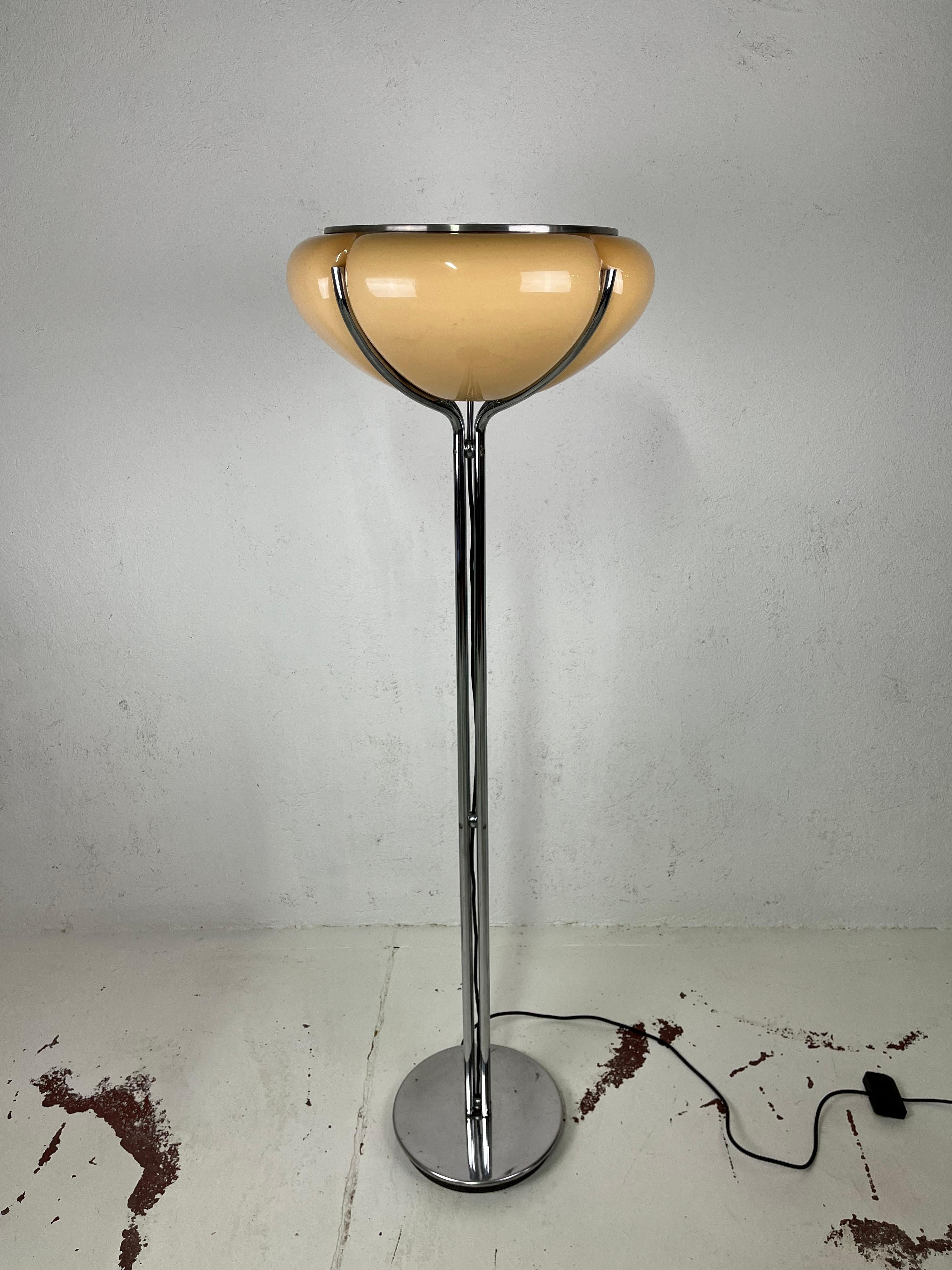 Mid-Century Modern Quadrifoglio Gae Aulenti Harvey Guzzini 1970 lampadaire
