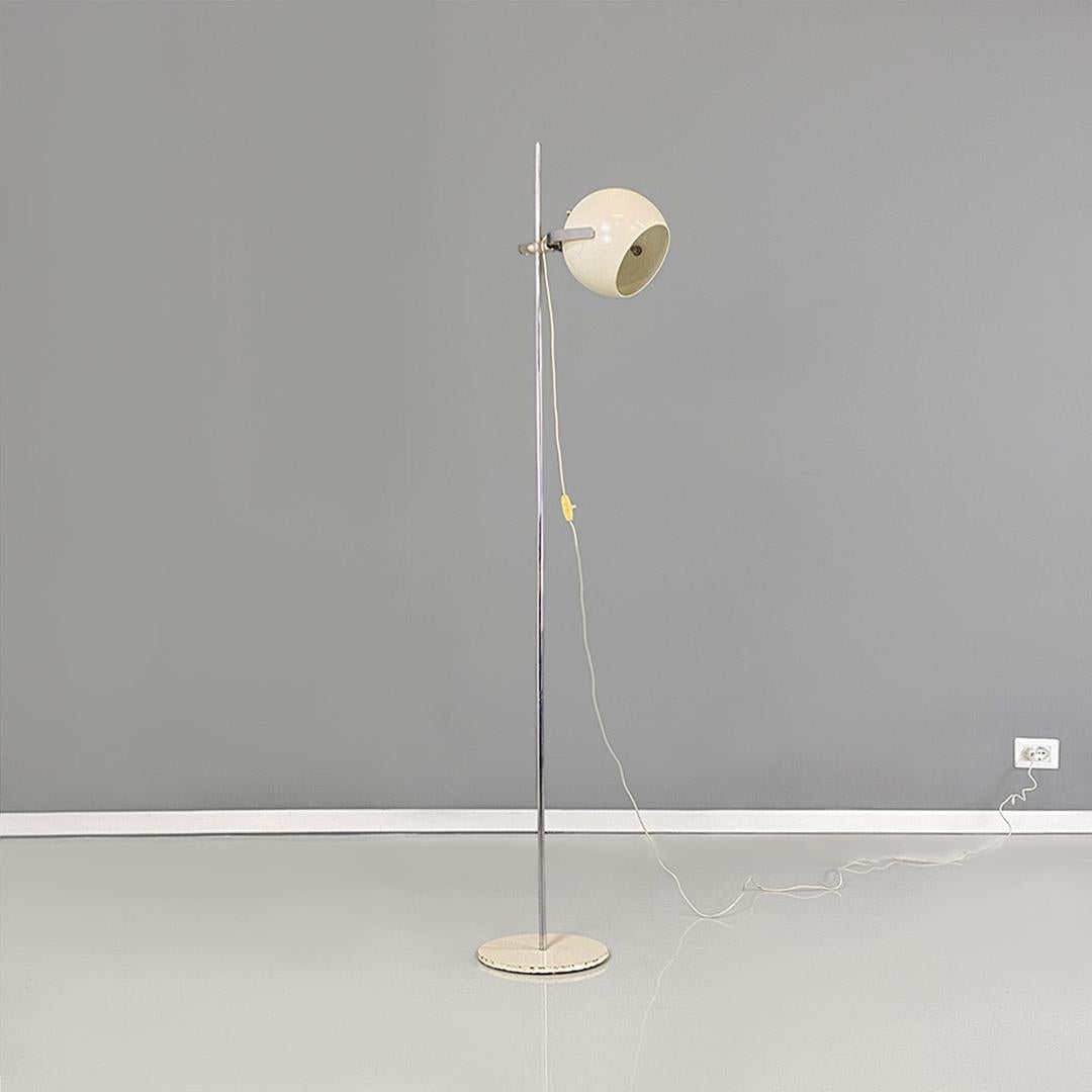 Lampada da terra regolabile, italiana moderna, in metallo e plexiglass, 1970 ca. In Good Condition For Sale In MIlano, IT
