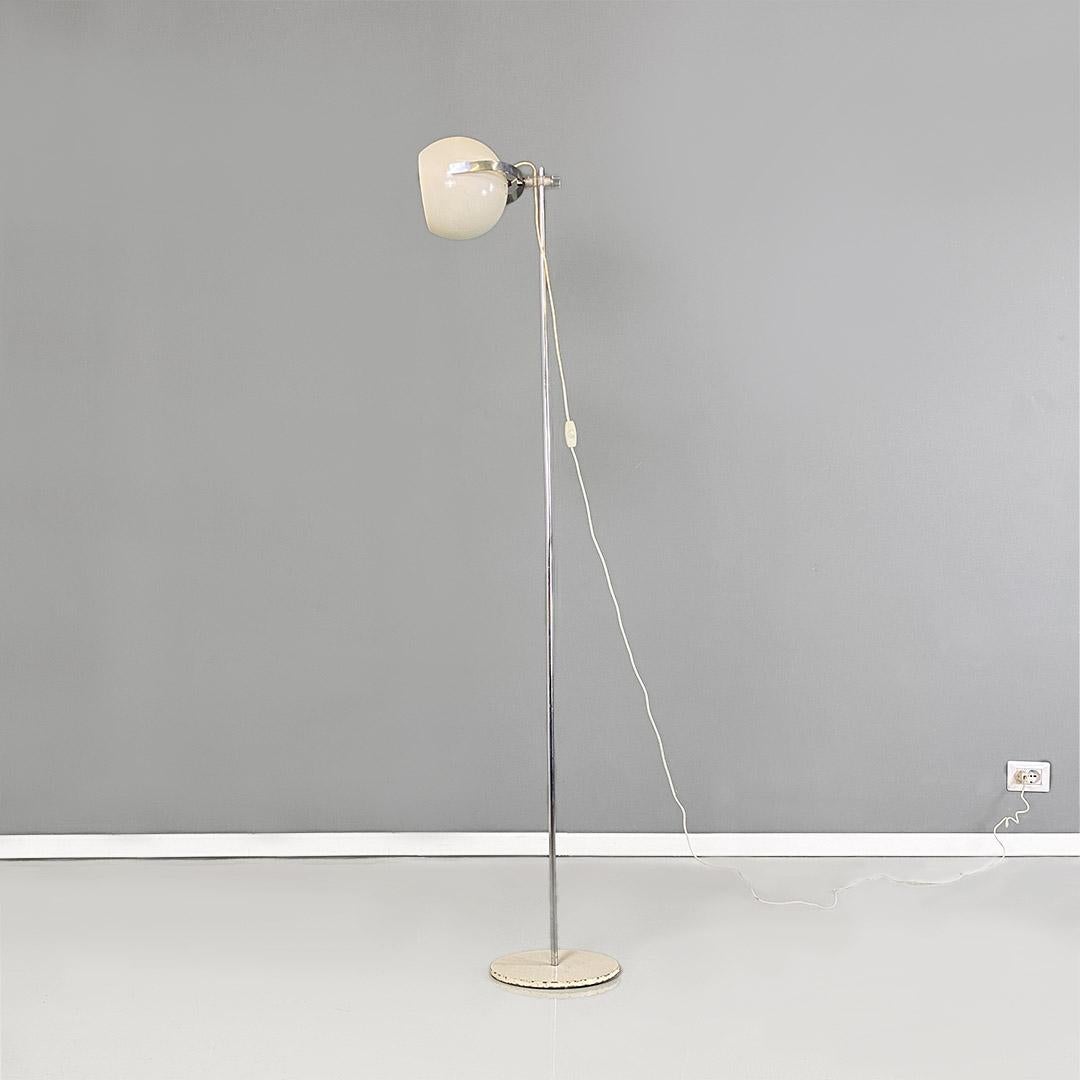Late 20th Century Lampada da terra regolabile, italiana moderna, in metallo e plexiglass, 1970 ca. For Sale