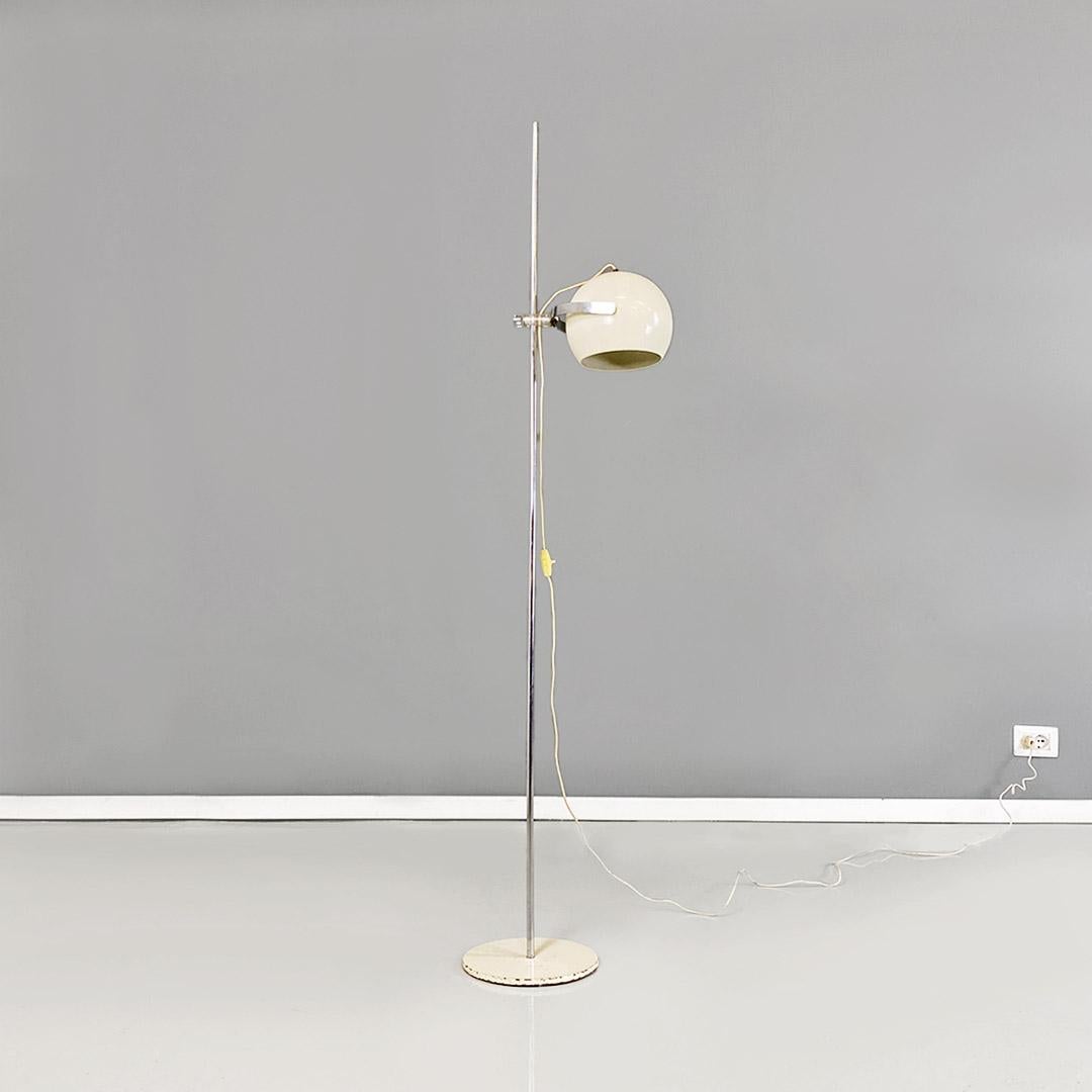 Metal Lampada da terra regolabile, italiana moderna, in metallo e plexiglass, 1970 ca. For Sale