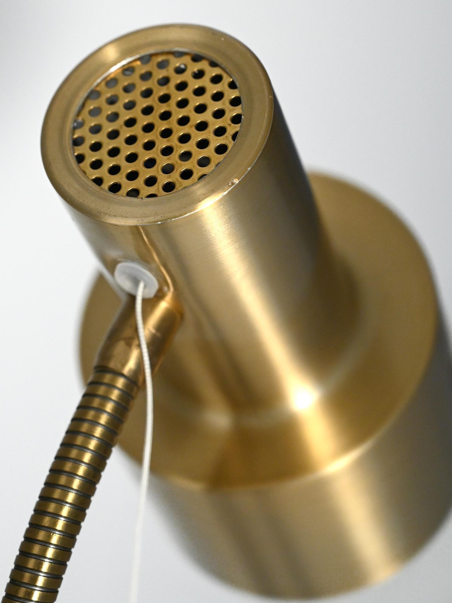 Lampada da terra scandinava dorata anni 60 Escandinavo en venta