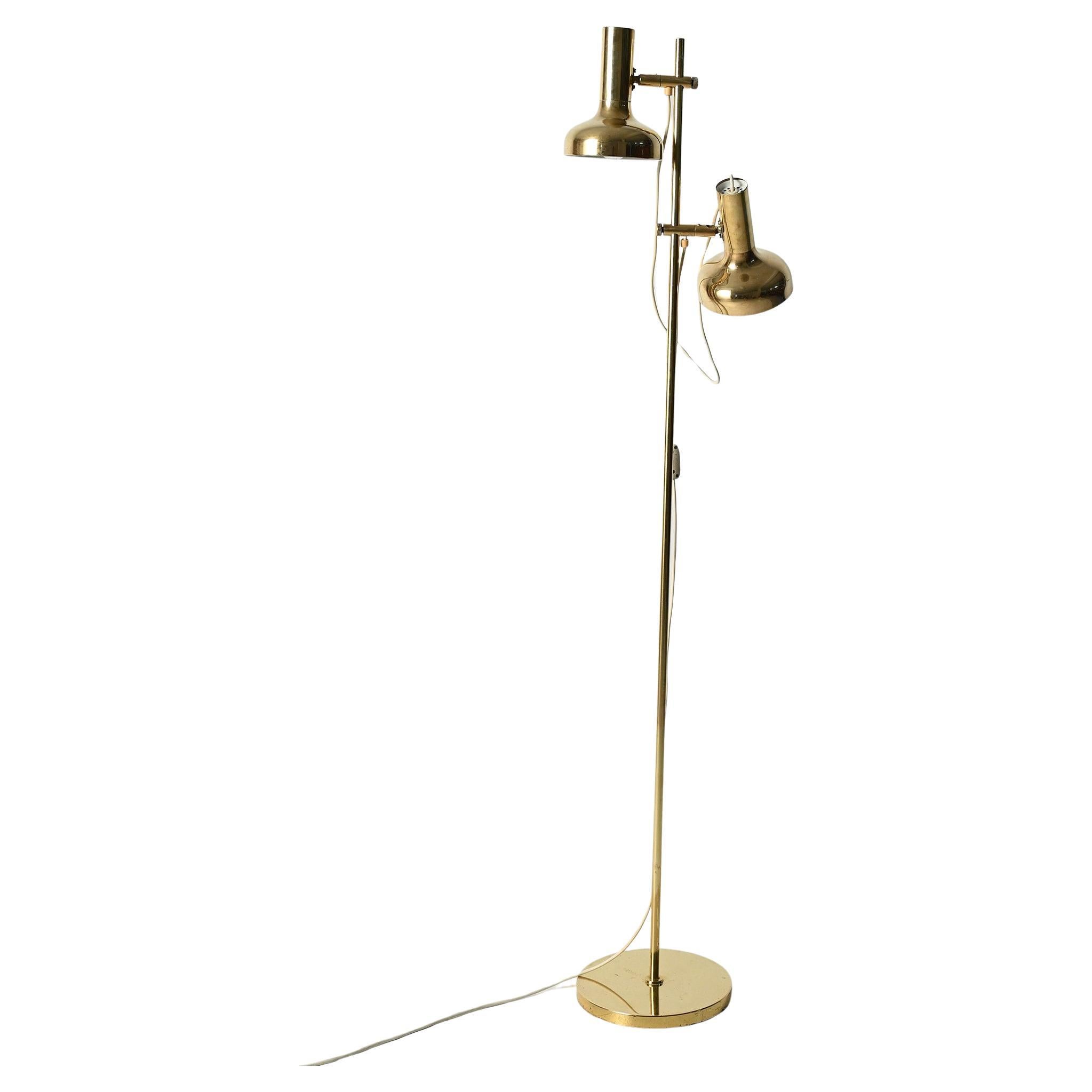 Lampada da terra scandinava in ottone con due punti luce regolabili en vente