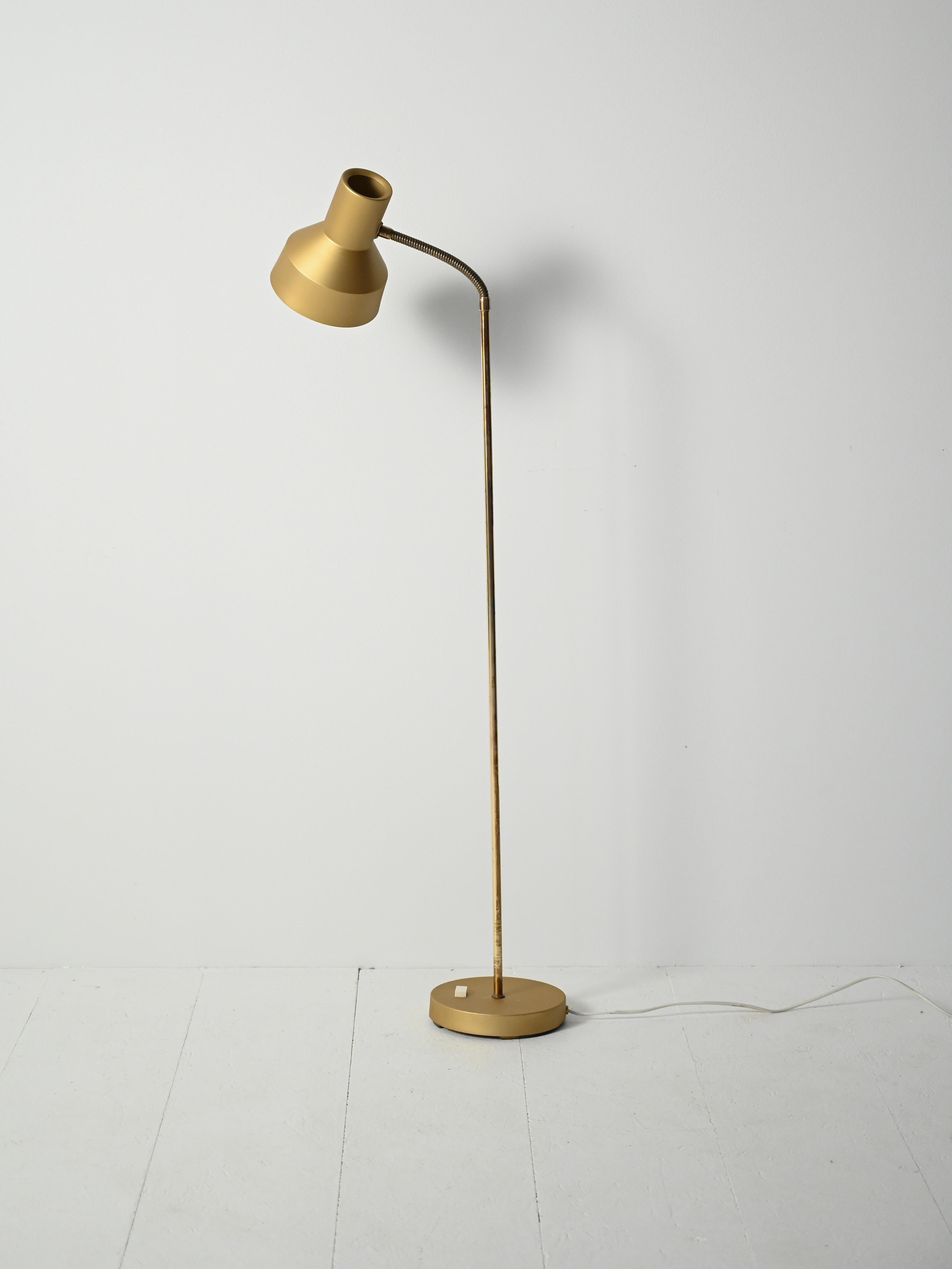 Scandinavo Lampada da terra scandinava in ottone e metallo cromato, anni 60/70 in vendita