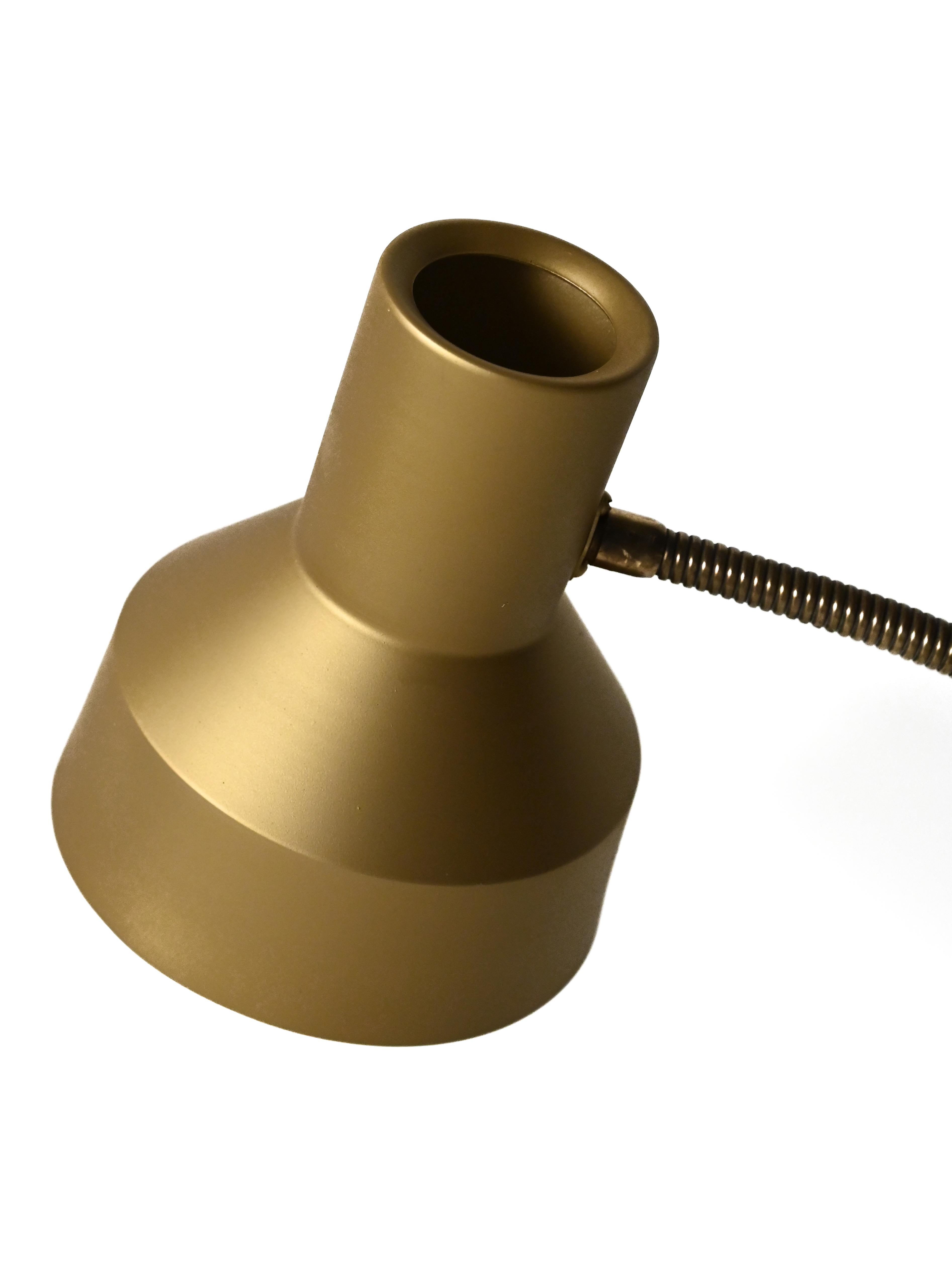 Lampada da terra scandinava in ottone e metallo cromato, anni 60/70 In condizioni buone in vendita a Brescia, IT