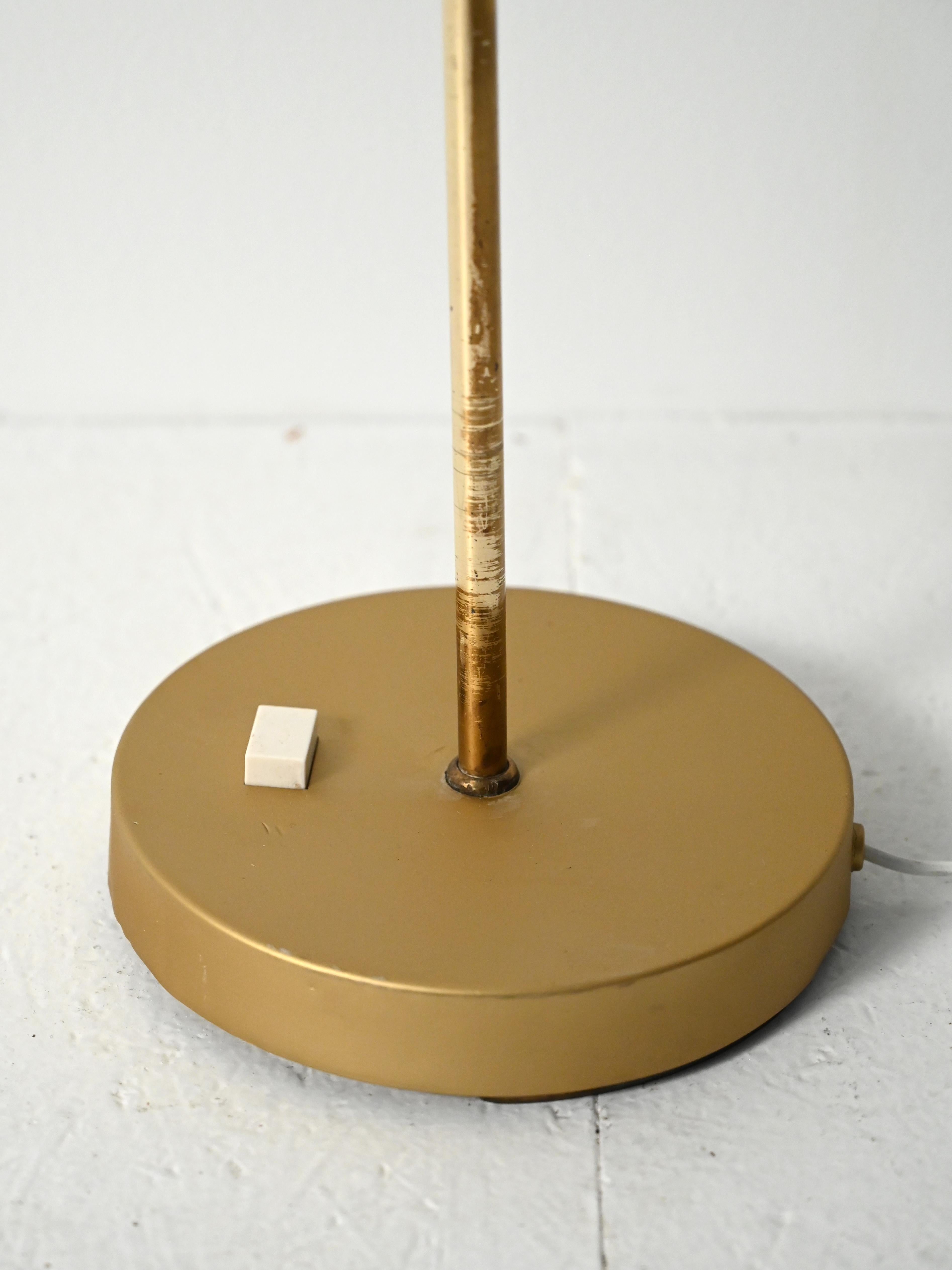 Metallo Lampada da terra scandinava in ottone e metallo cromato, anni 60/70 in vendita