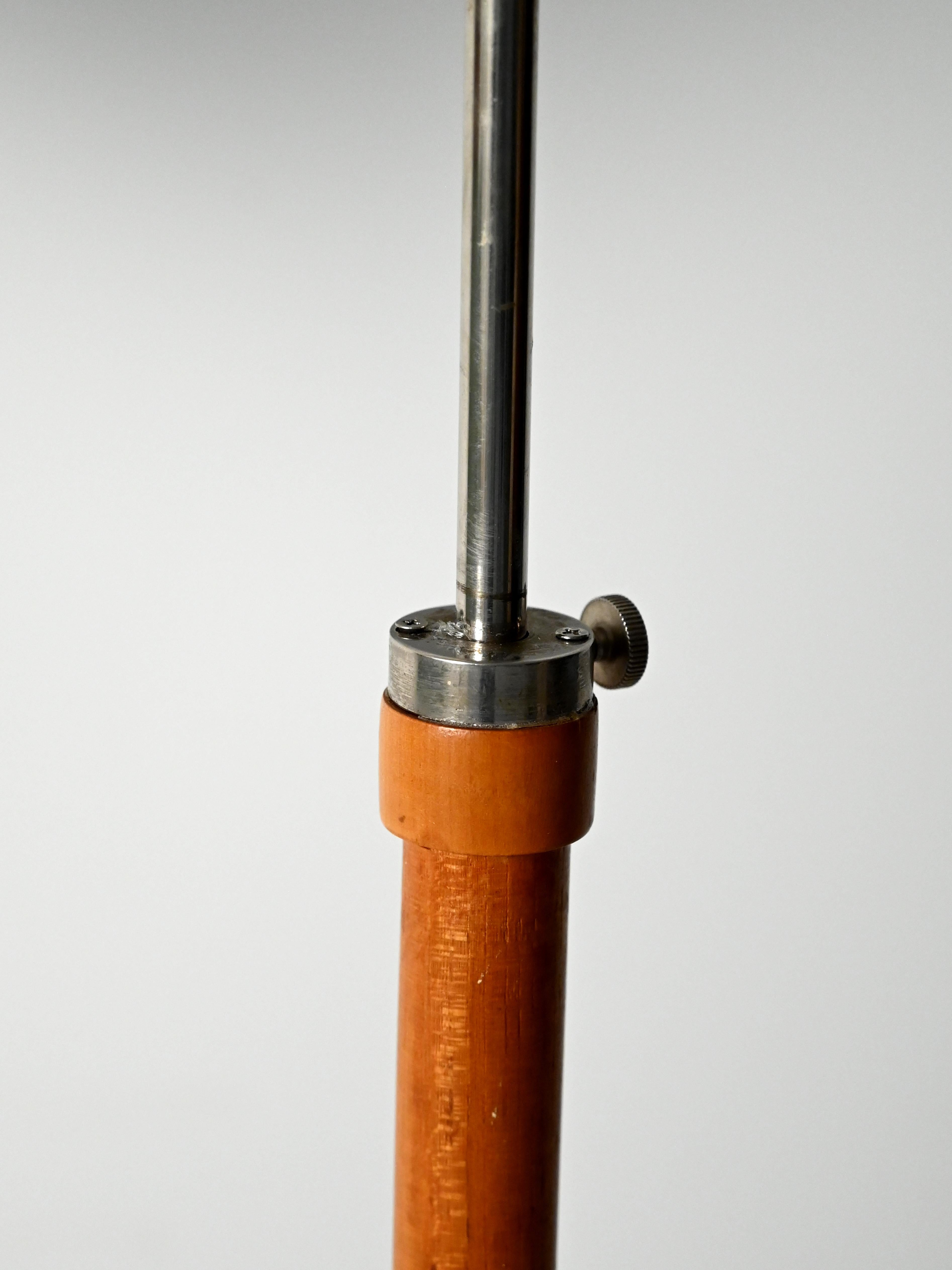 Metallo Lampada da terra scandinava Mid Century in rovere e metallo in vendita