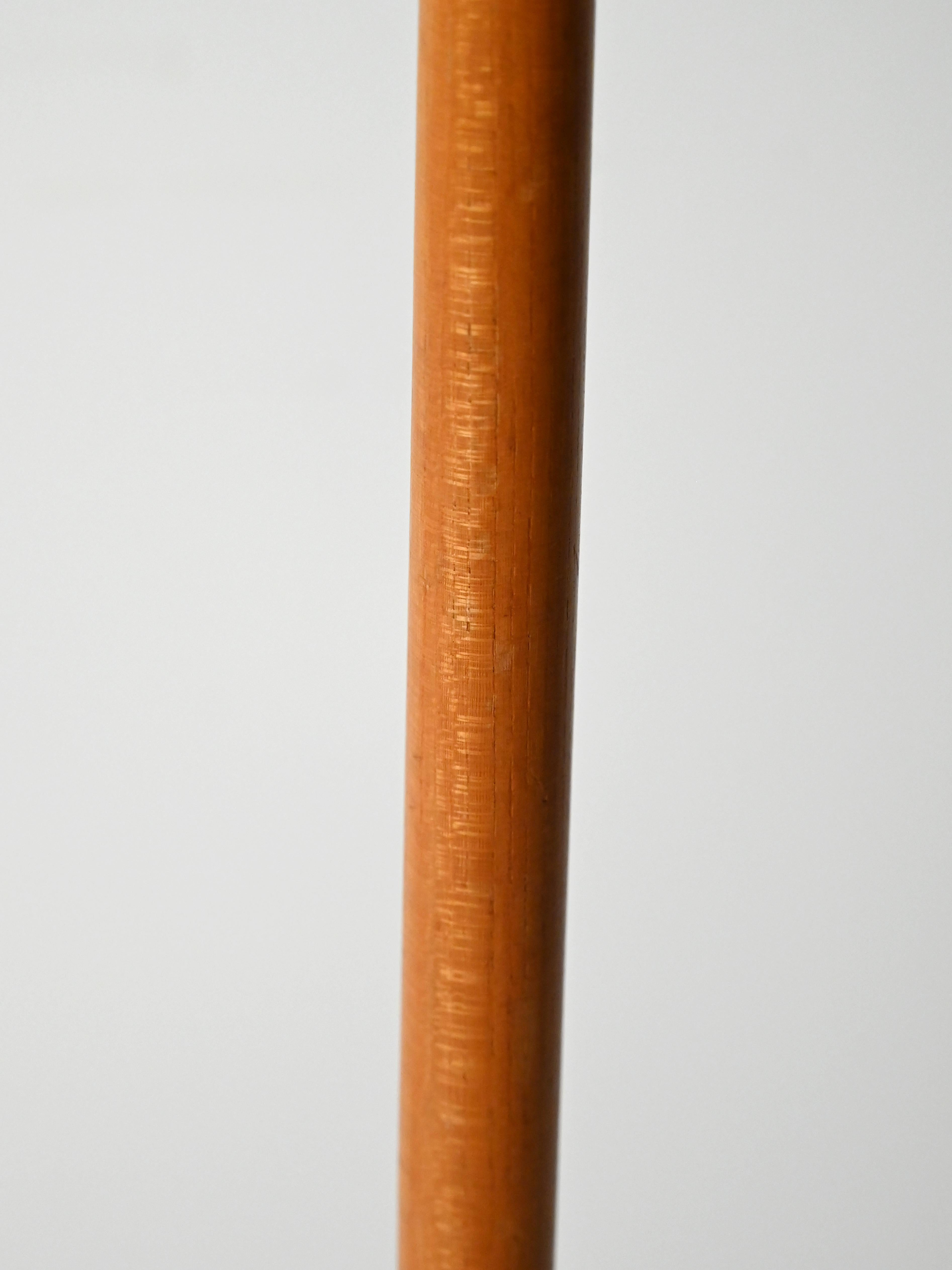 Lampada da terra scandinava Mid Century in rovere e metallo in vendita 1