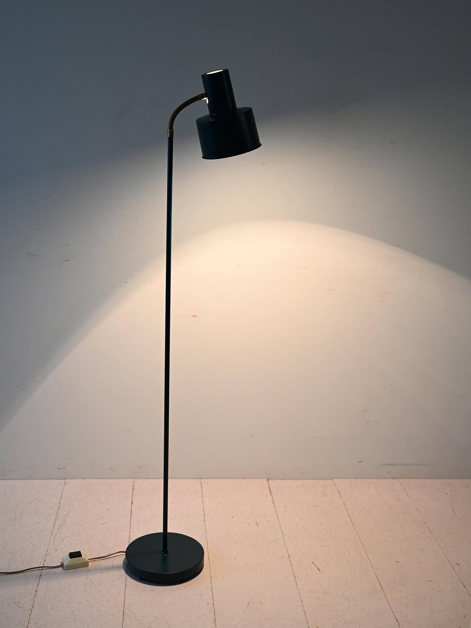 Scandinavian Lampada da terra scandinava vintage in metallo e ottone in vendita