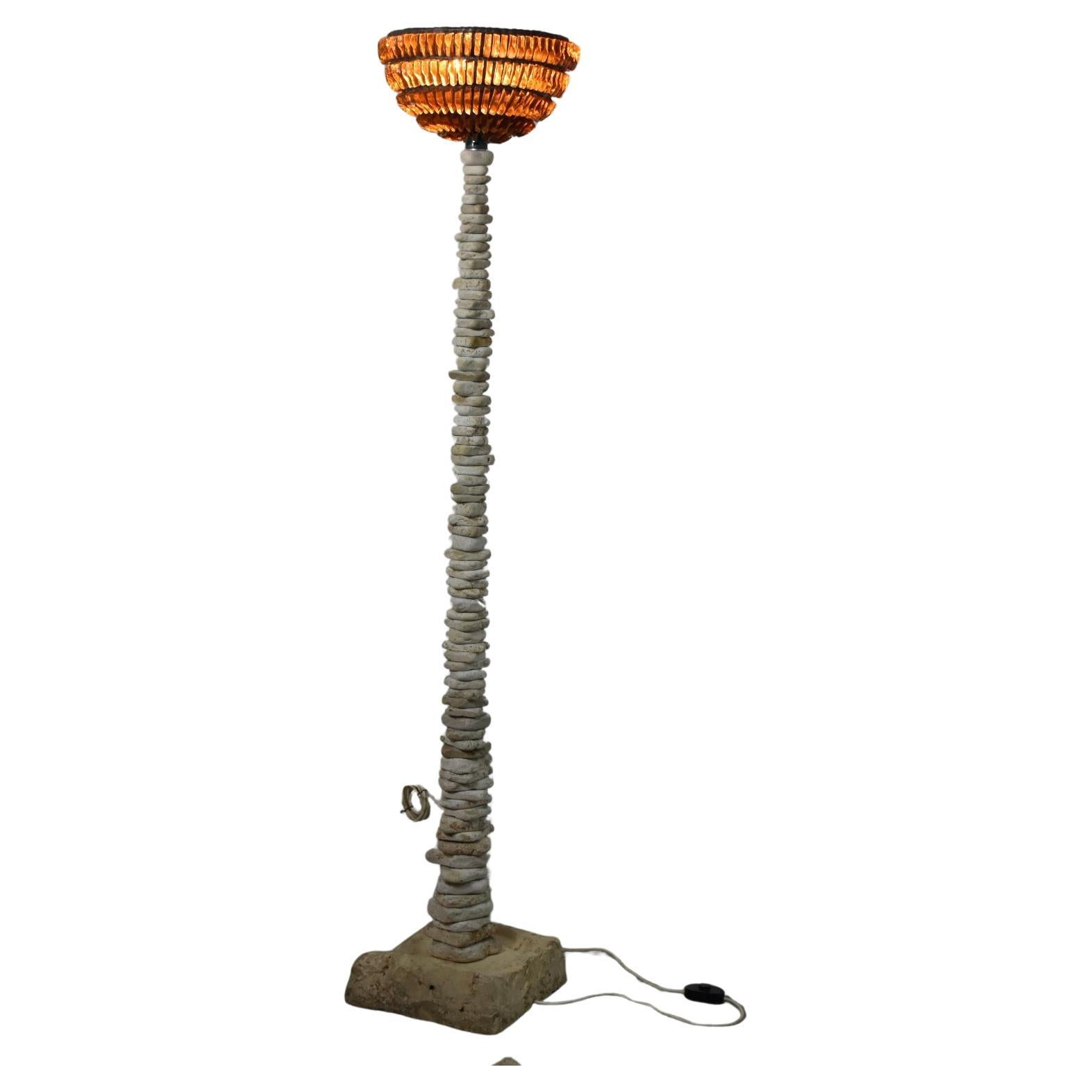 Lampada da terra Schegge di Ambra di Peppino Campanella in pietra anni 2000